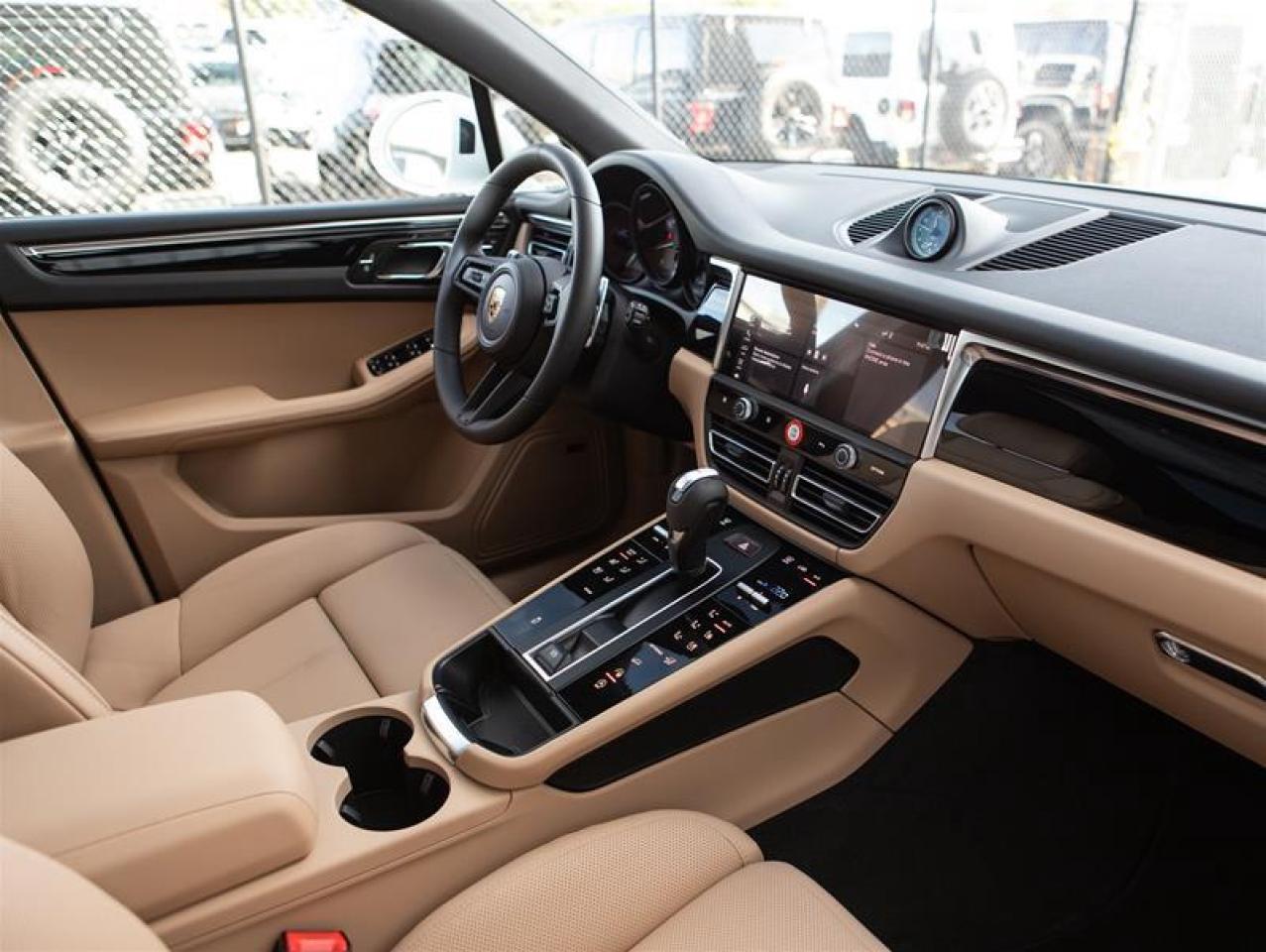 2026 Porsche Macan AWD Photo