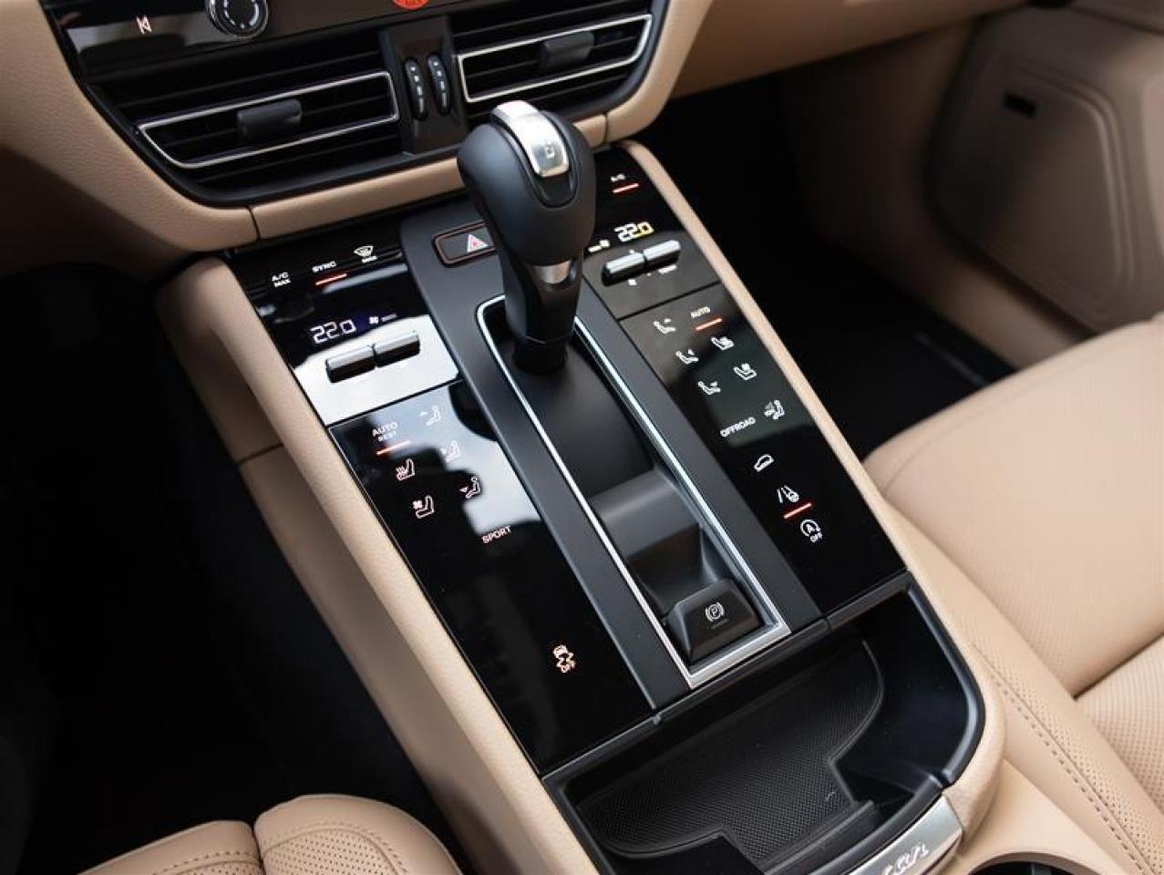 2026 Porsche Macan AWD Photo