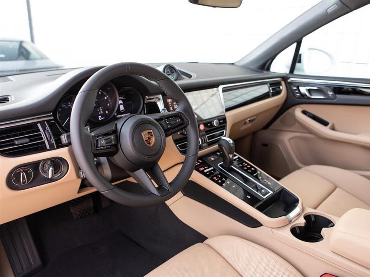 2026 Porsche Macan AWD Photo