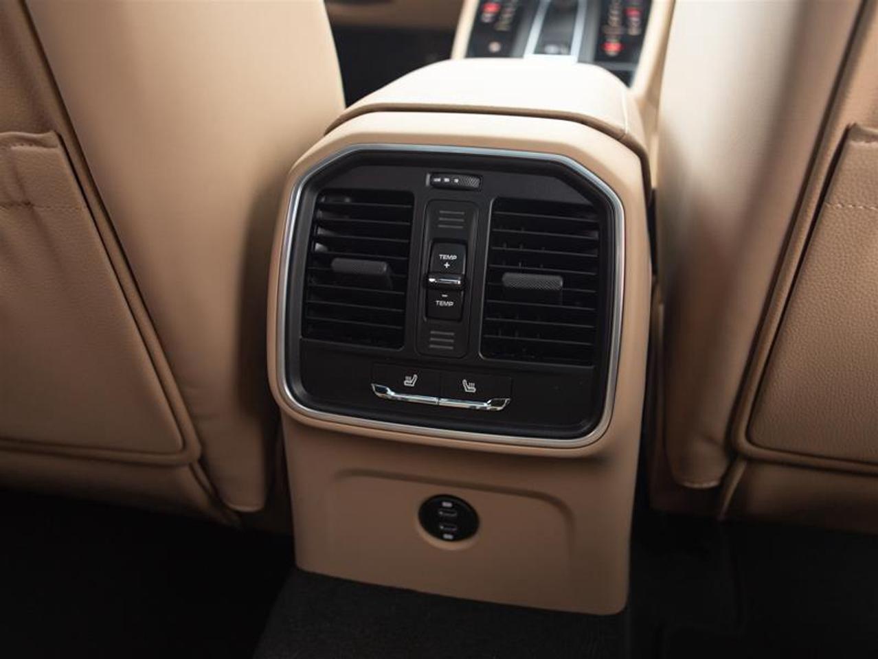 2026 Porsche Macan AWD Photo