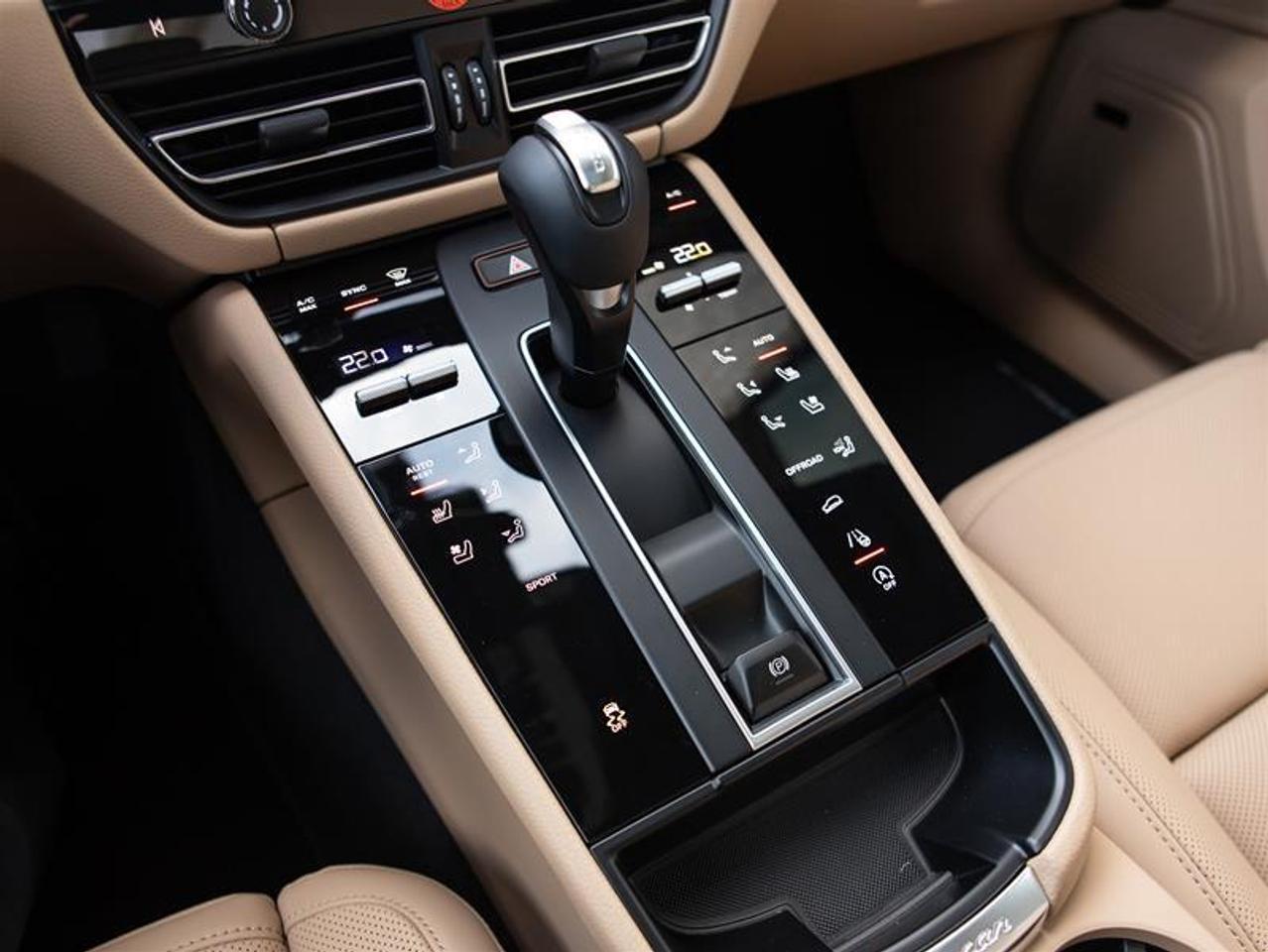 2026 Porsche Macan AWD Photo