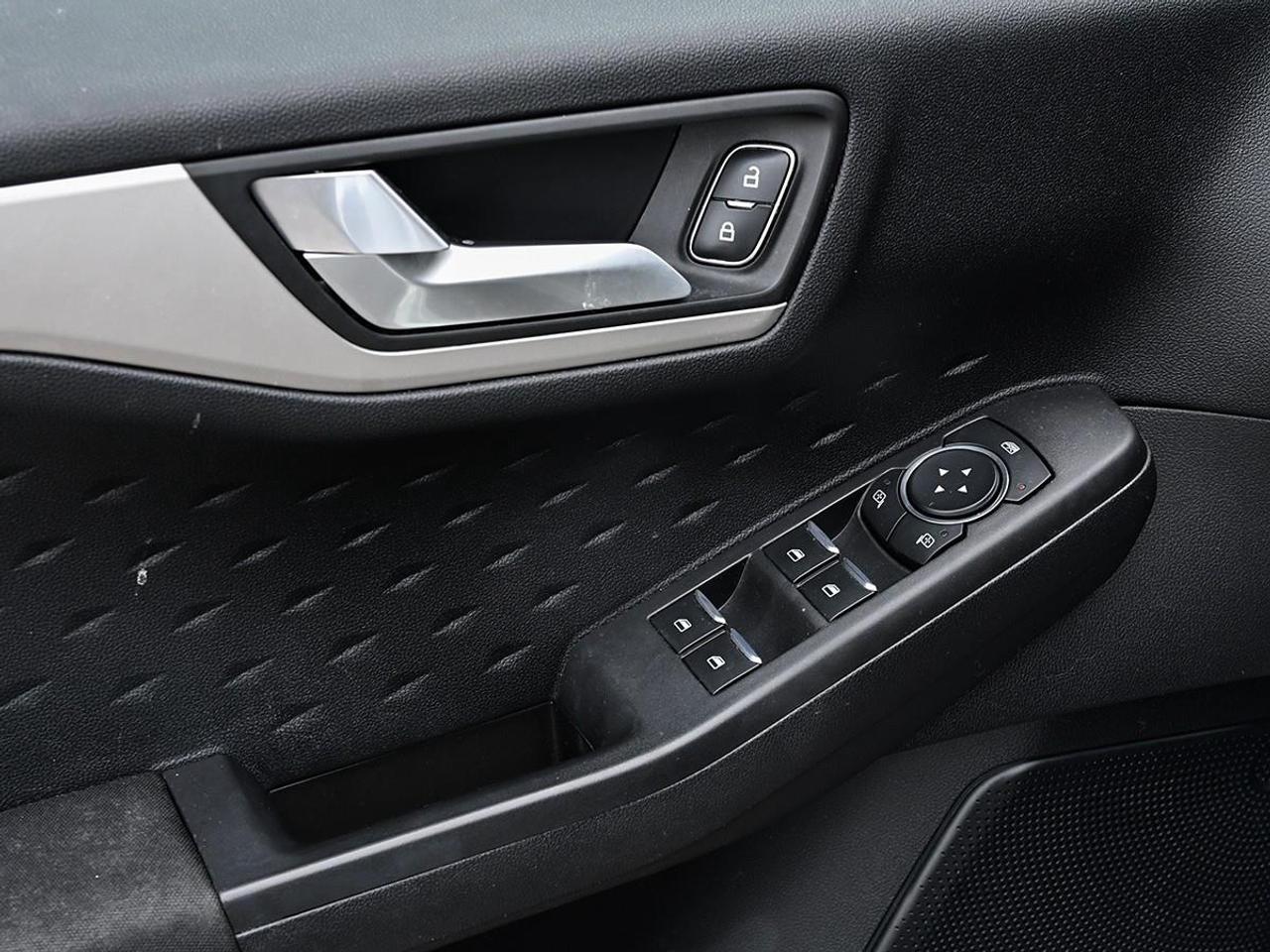 2020 Ford Escape SE 4dr Front-wheel Drive Photo