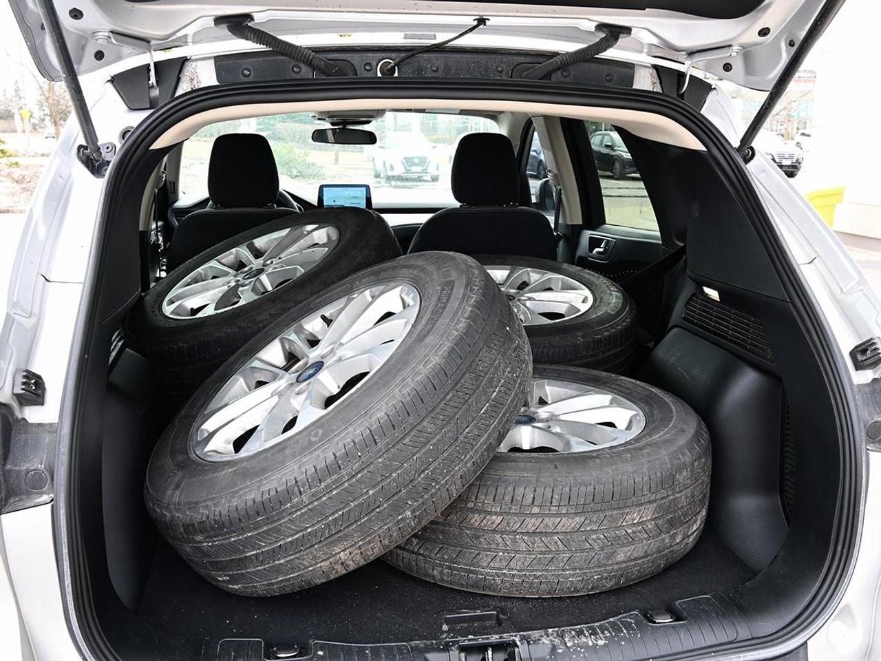 2020 Ford Escape SE 4dr Front-wheel Drive Photo