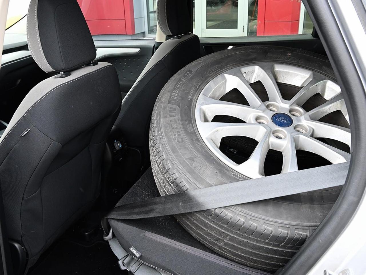 2020 Ford Escape SE 4dr Front-wheel Drive Photo