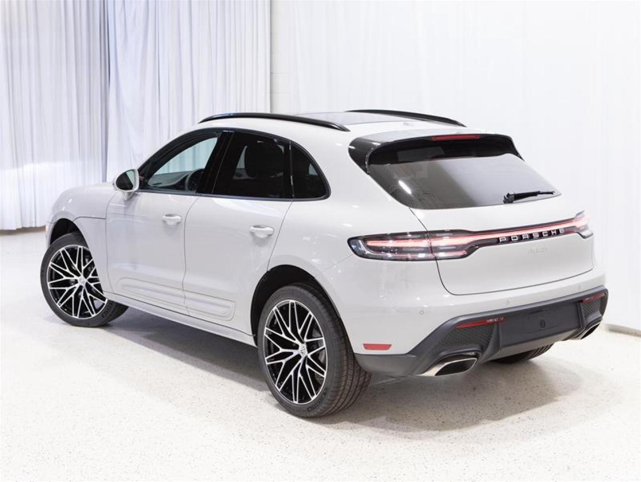 2026 Porsche Macan AWD Photo