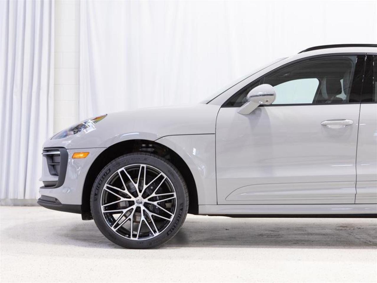 2026 Porsche Macan AWD Photo
