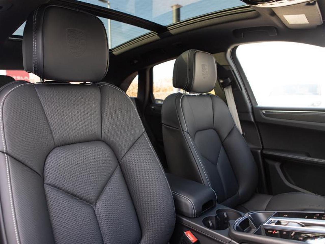 2026 Porsche Macan AWD Photo