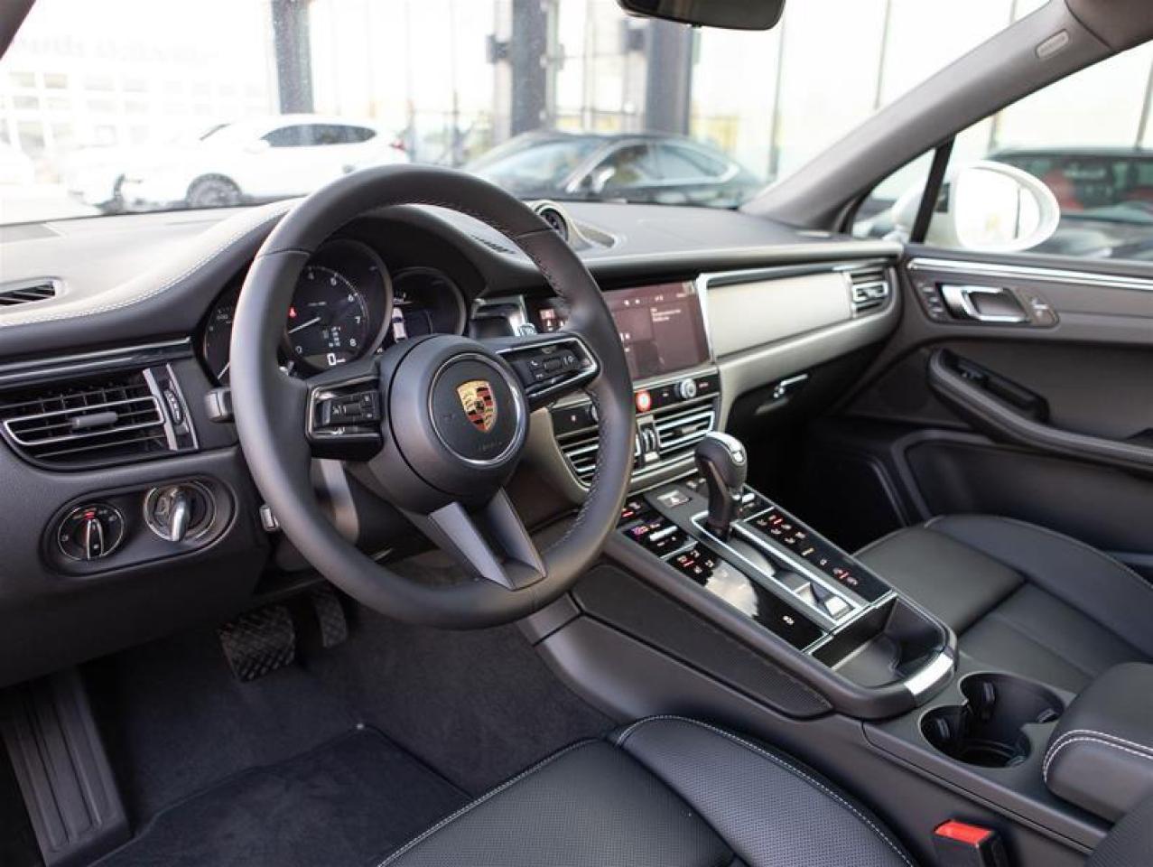 2026 Porsche Macan AWD Photo