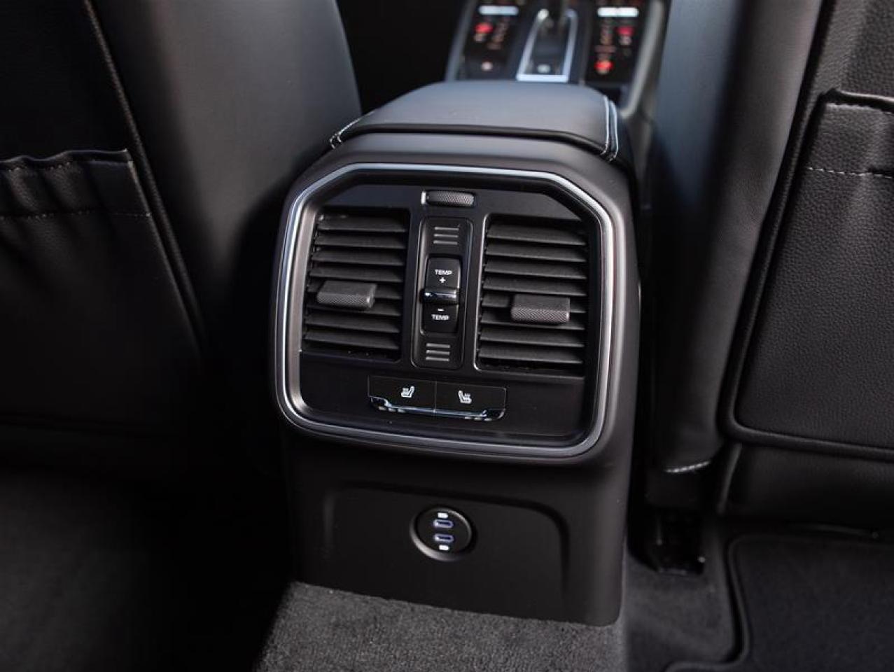 2026 Porsche Macan AWD Photo