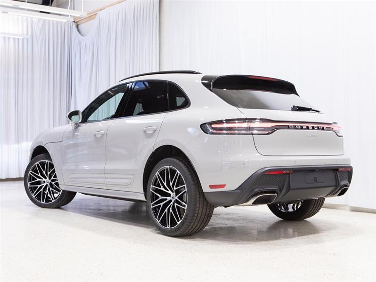 2026 Porsche Macan AWD Photo