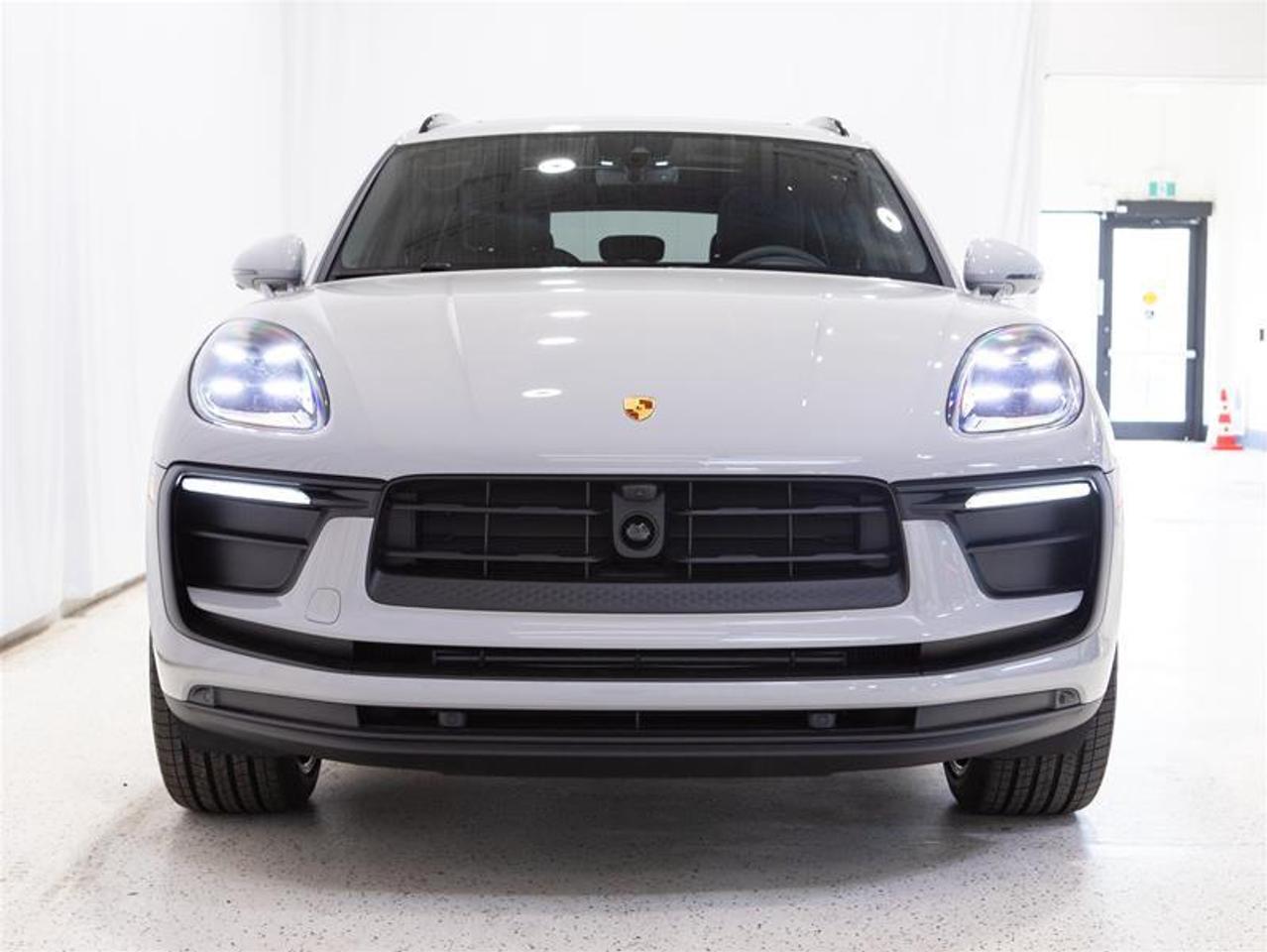 2026 Porsche Macan AWD Photo