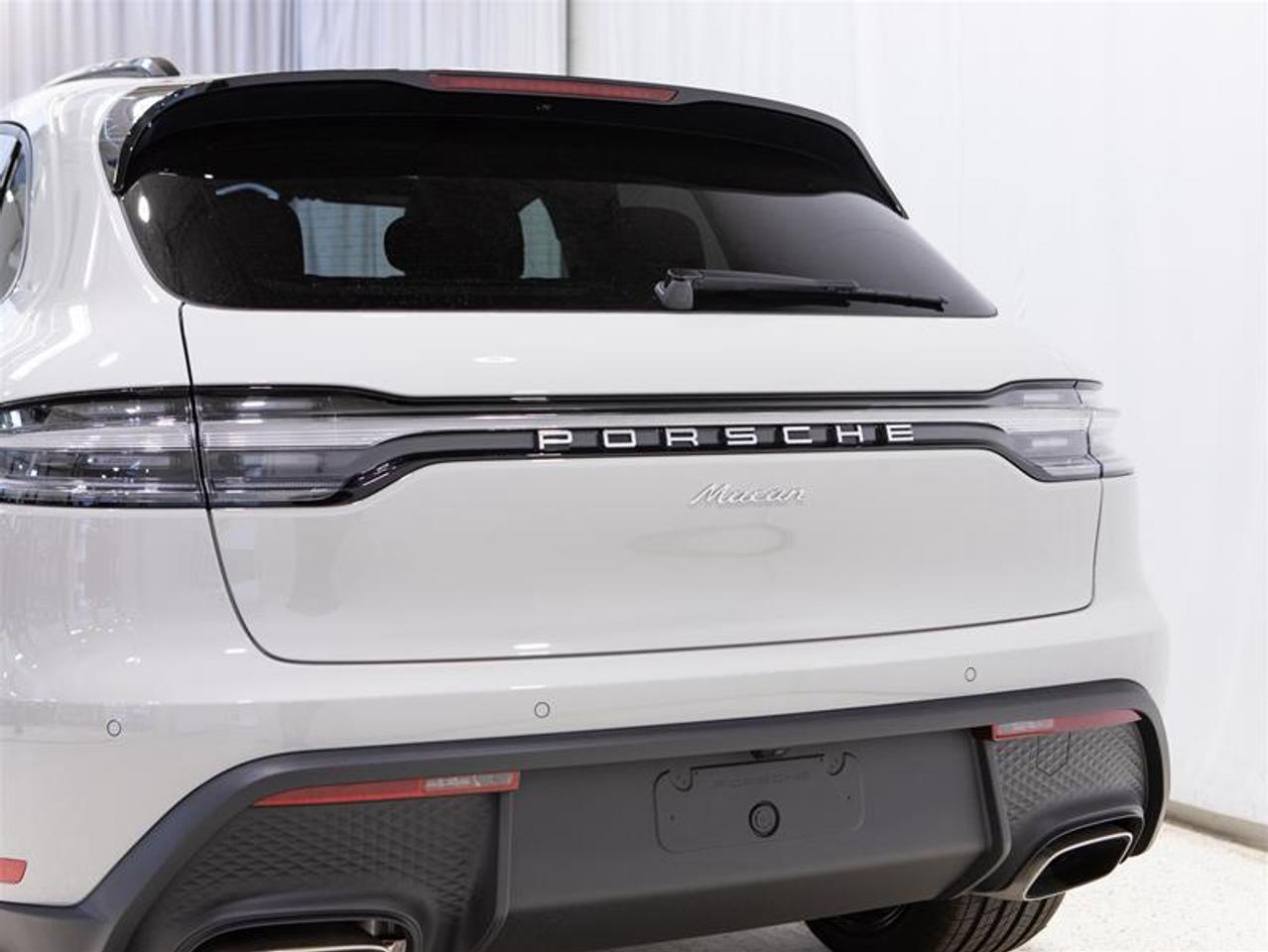 2026 Porsche Macan AWD Photo