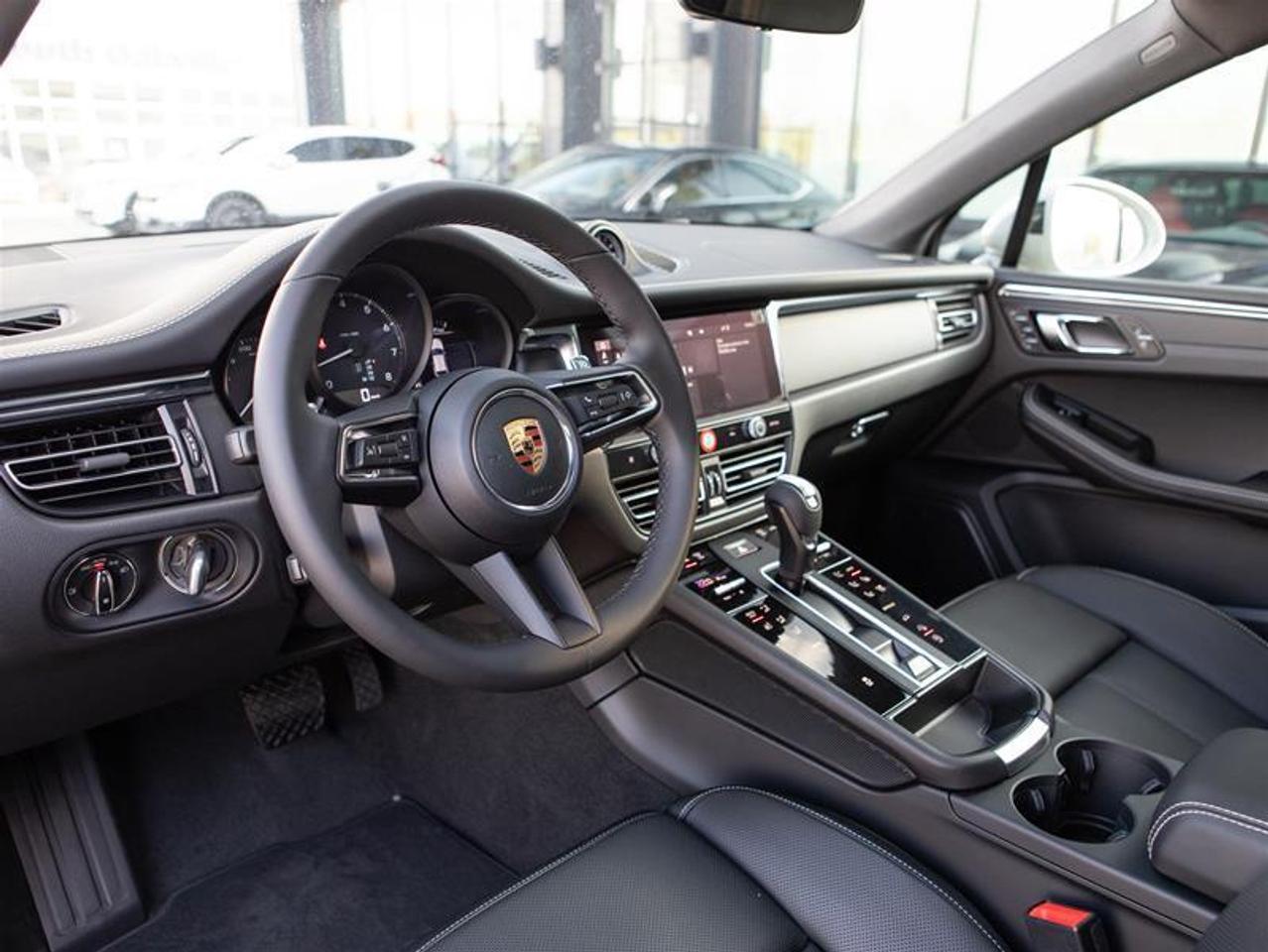 2026 Porsche Macan AWD Photo
