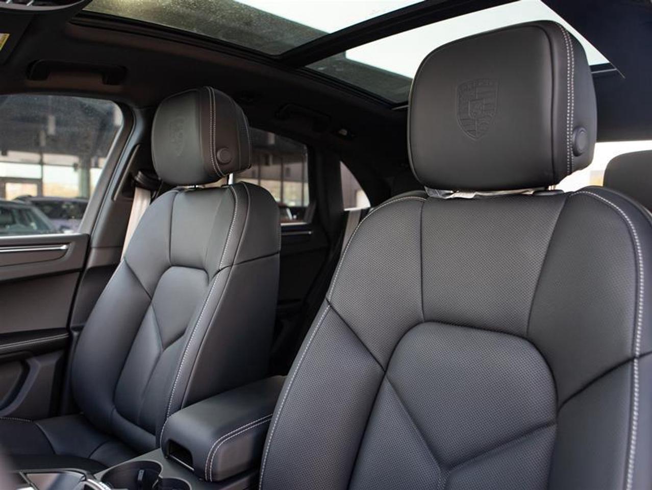 2026 Porsche Macan AWD Photo