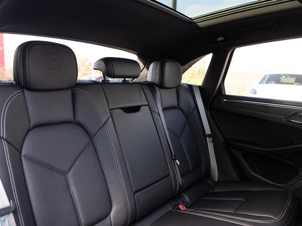 2026 Porsche Macan AWD Photo