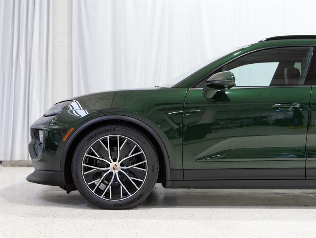 2025 Porsche Macan Electric 4 AWD Photo