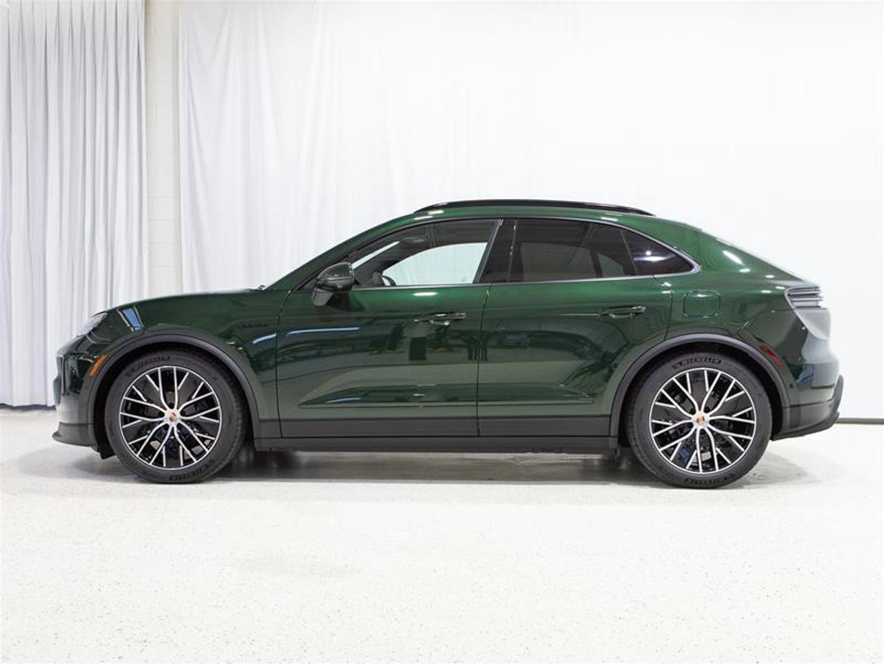 2025 Porsche Macan Electric 4 AWD Photo