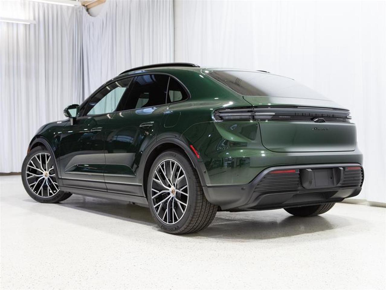 2025 Porsche Macan Electric 4 AWD Photo