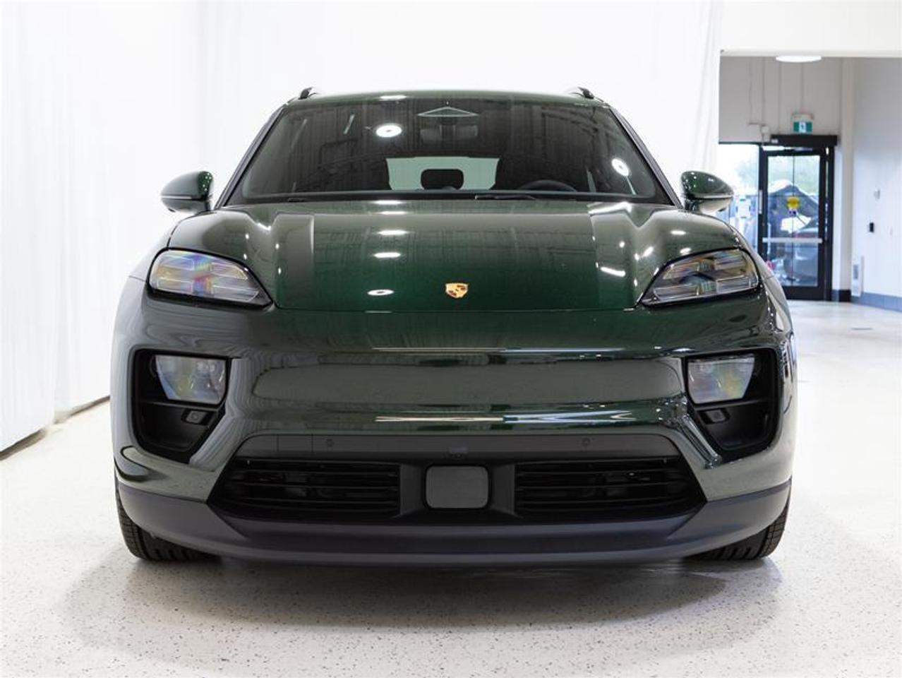 2025 Porsche Macan Electric 4 AWD Photo