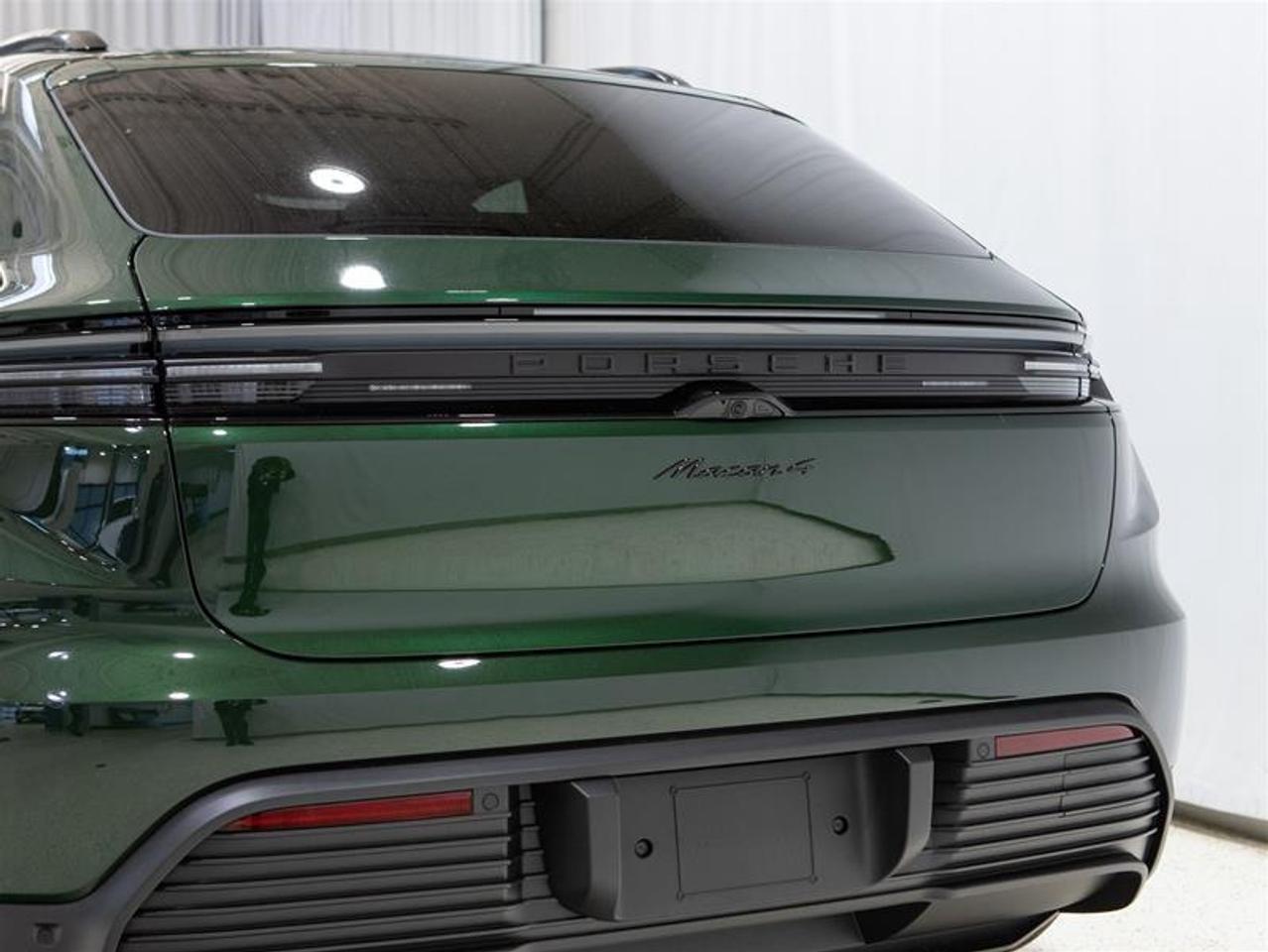 2025 Porsche Macan Electric 4 AWD Photo