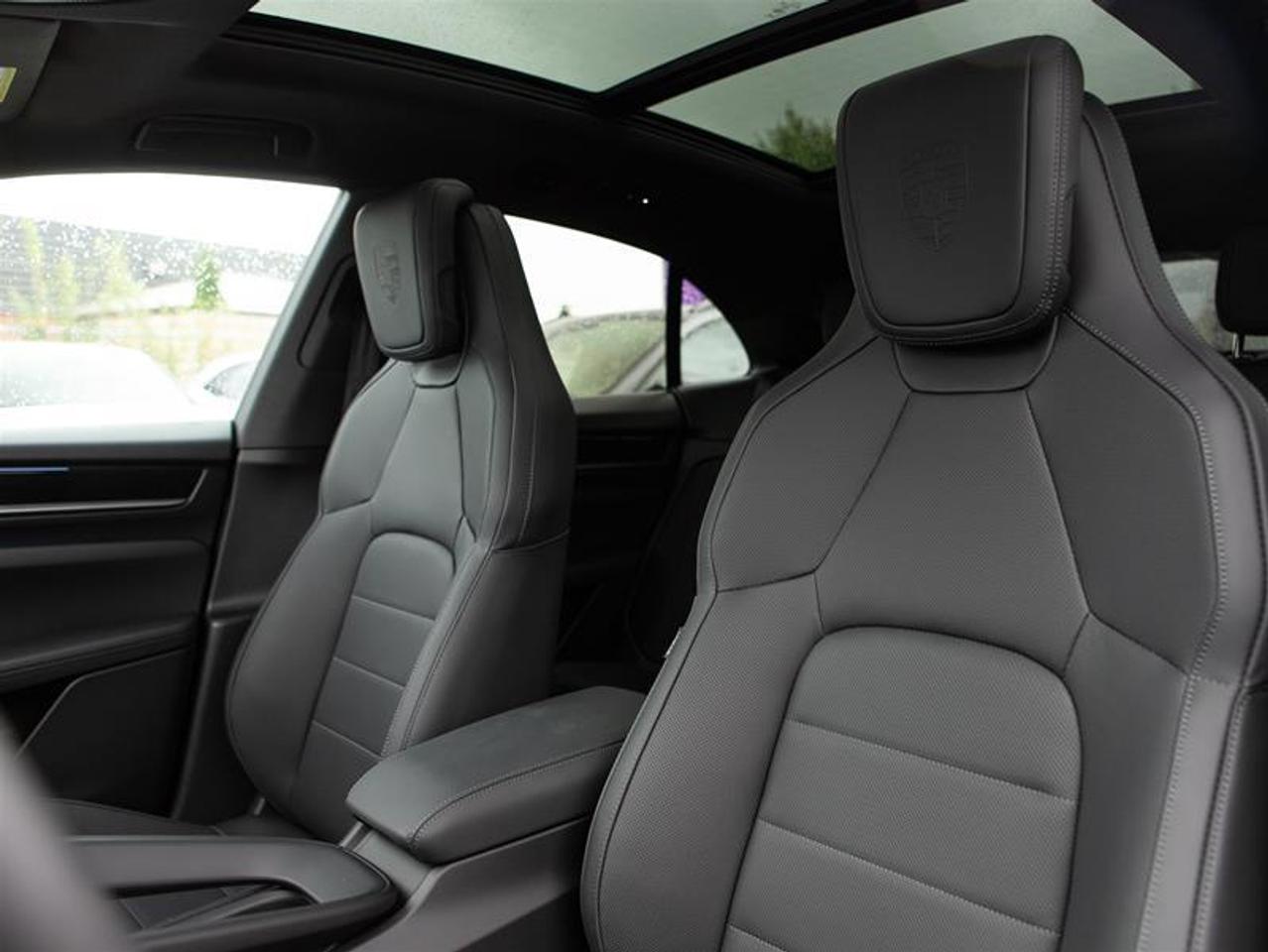 2025 Porsche Macan Electric 4 AWD Photo