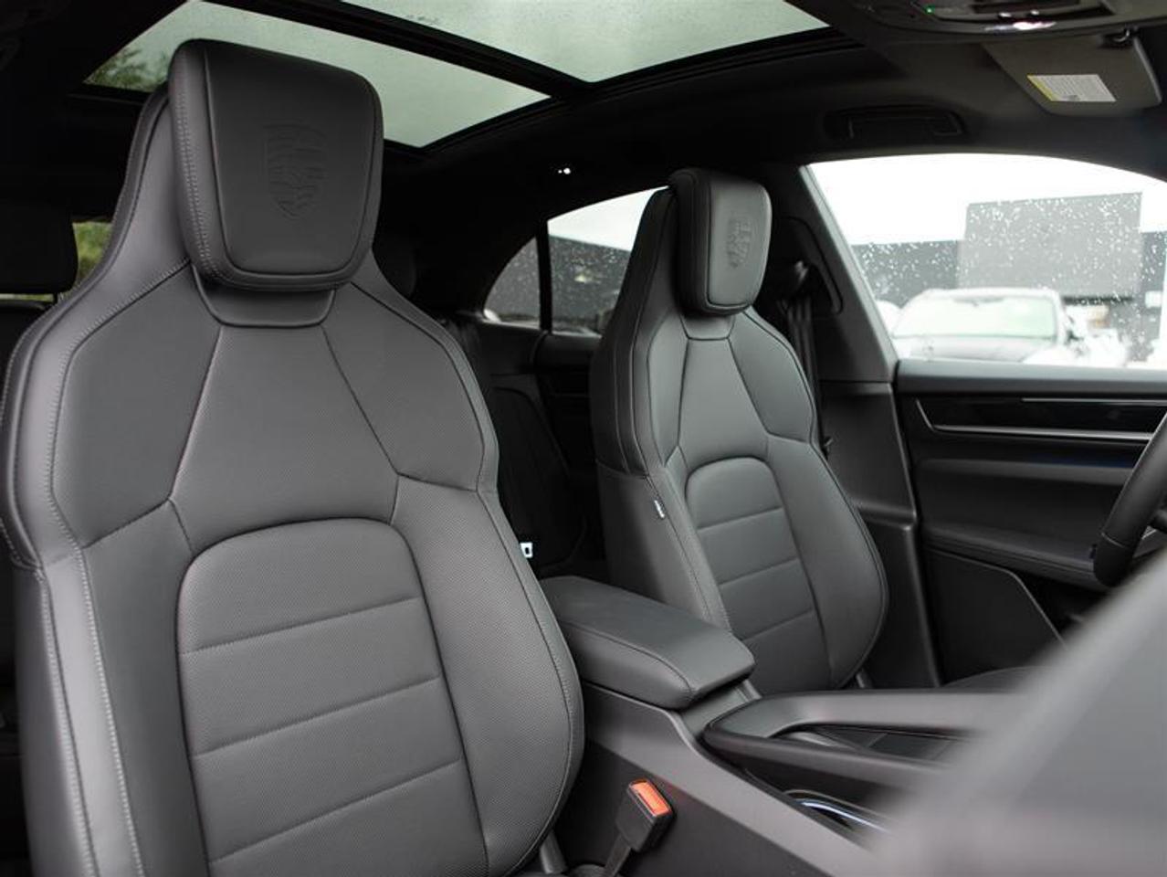 2025 Porsche Macan Electric 4 AWD Photo
