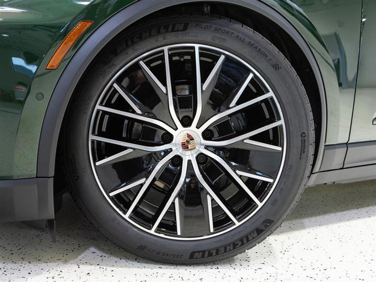 2025 Porsche Macan Electric 4 AWD Photo