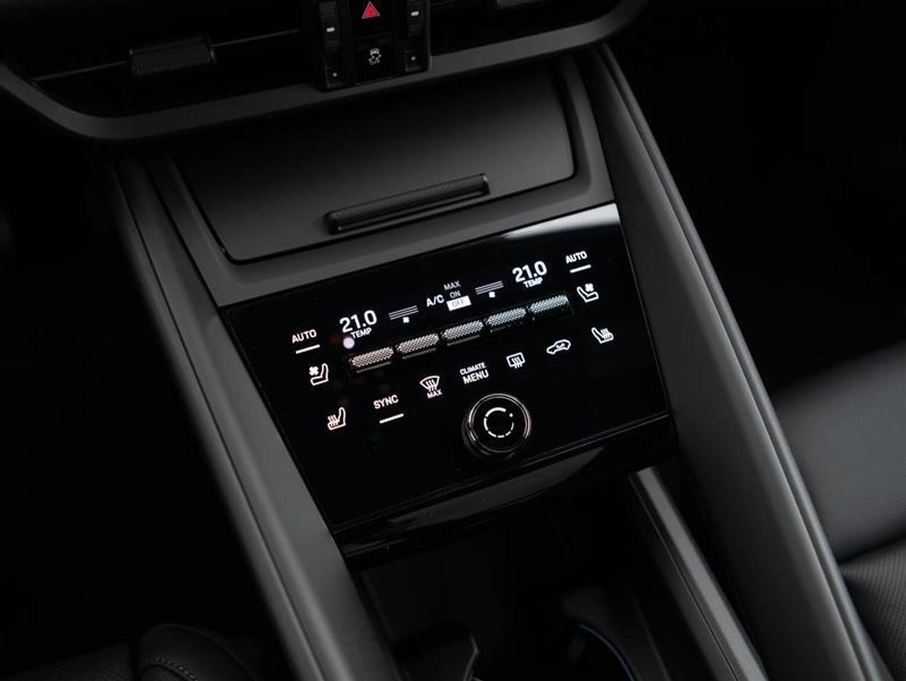 2025 Porsche Macan Electric 4 AWD Photo