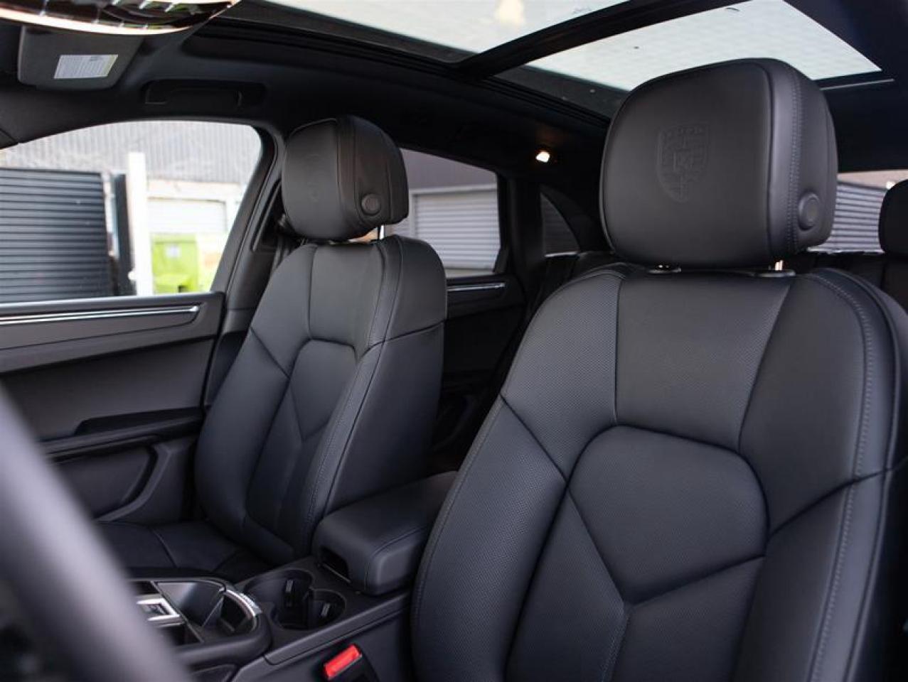 2026 Porsche Macan AWD Photo