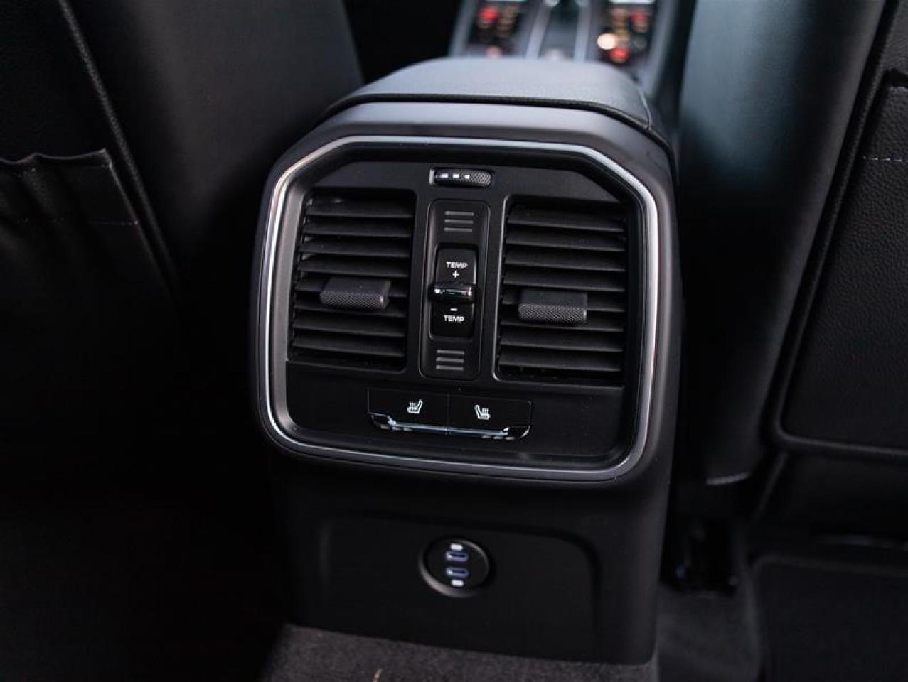 2026 Porsche Macan AWD Photo