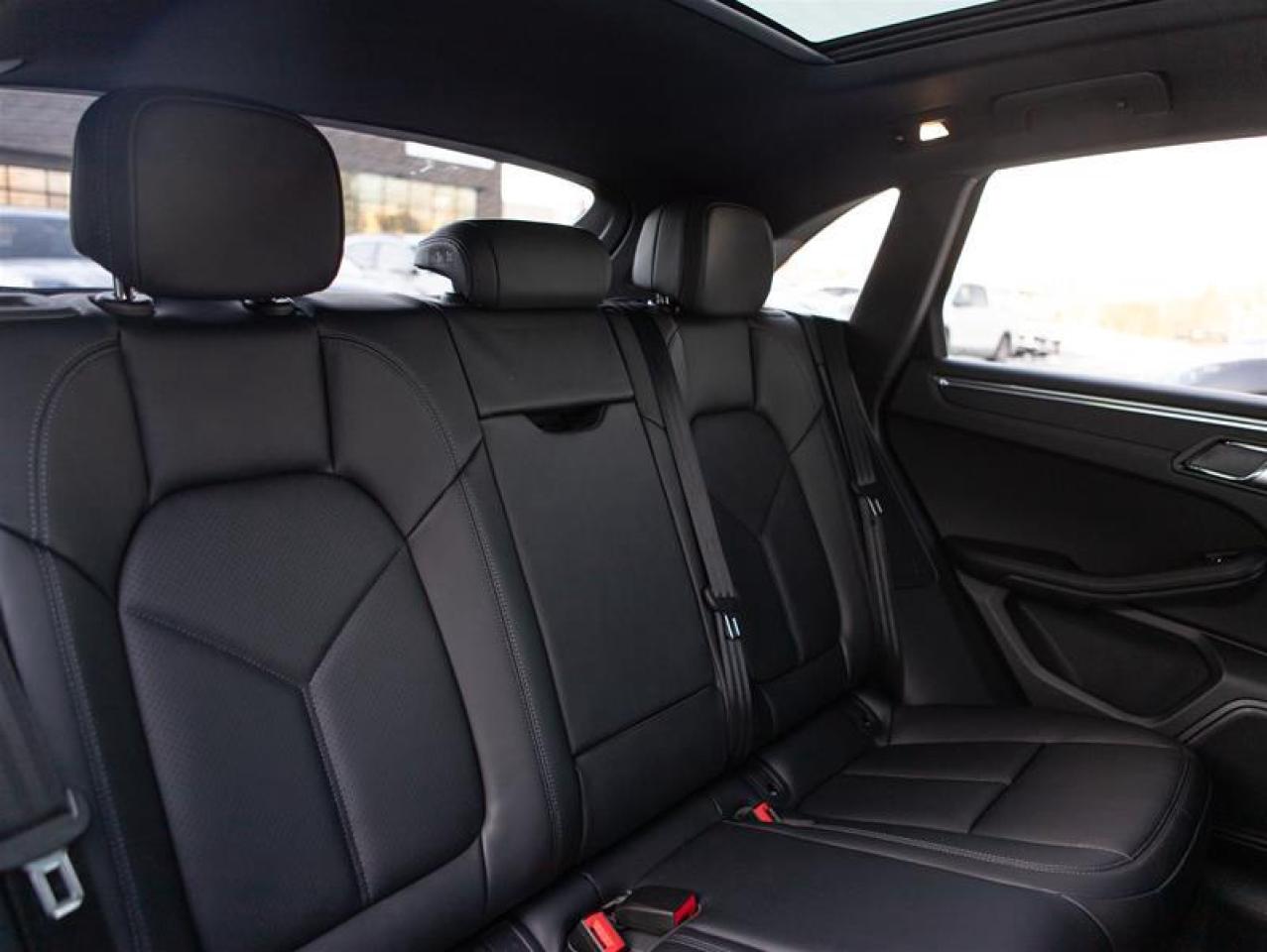 2026 Porsche Macan AWD Photo