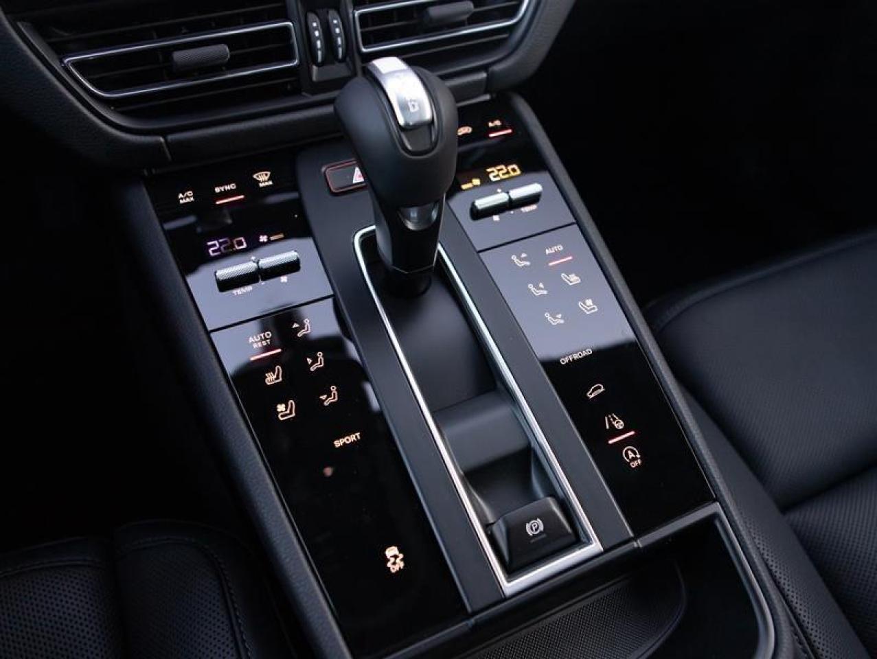 2026 Porsche Macan AWD Photo