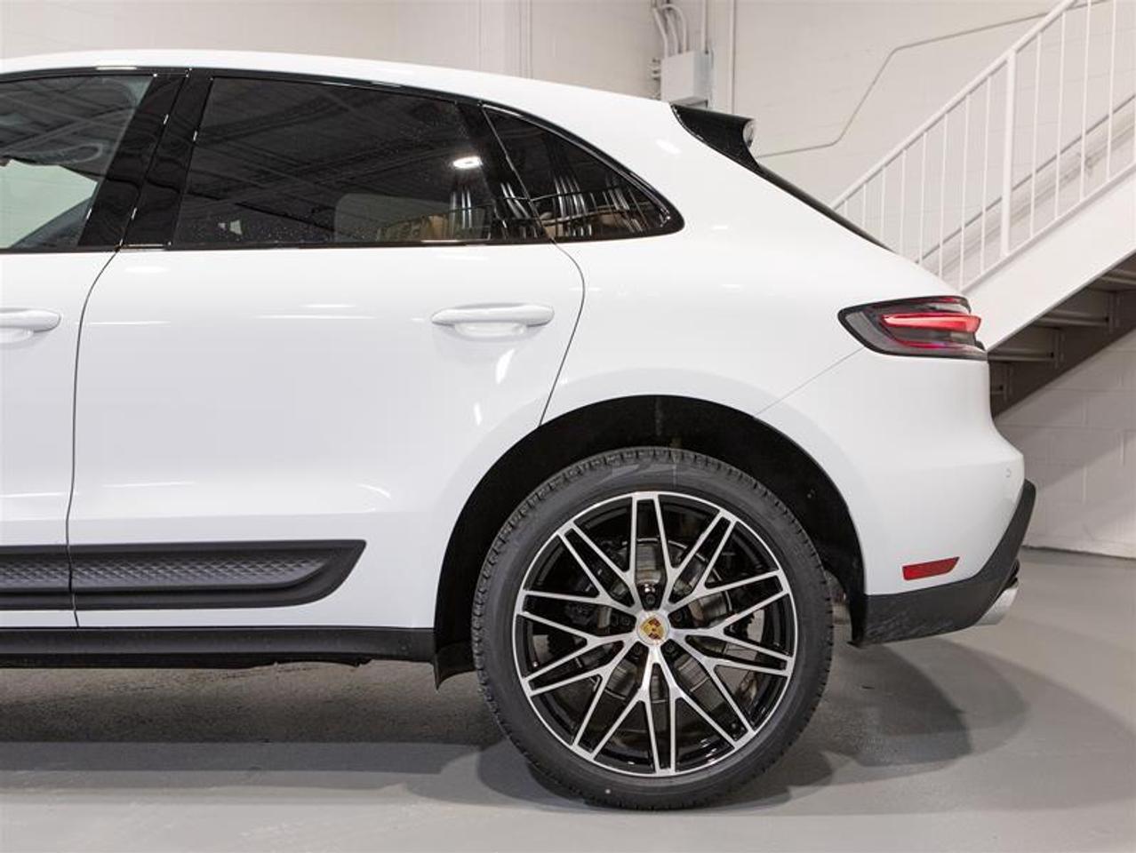 2026 Porsche Macan AWD Photo