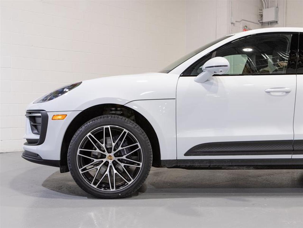 2026 Porsche Macan AWD Photo