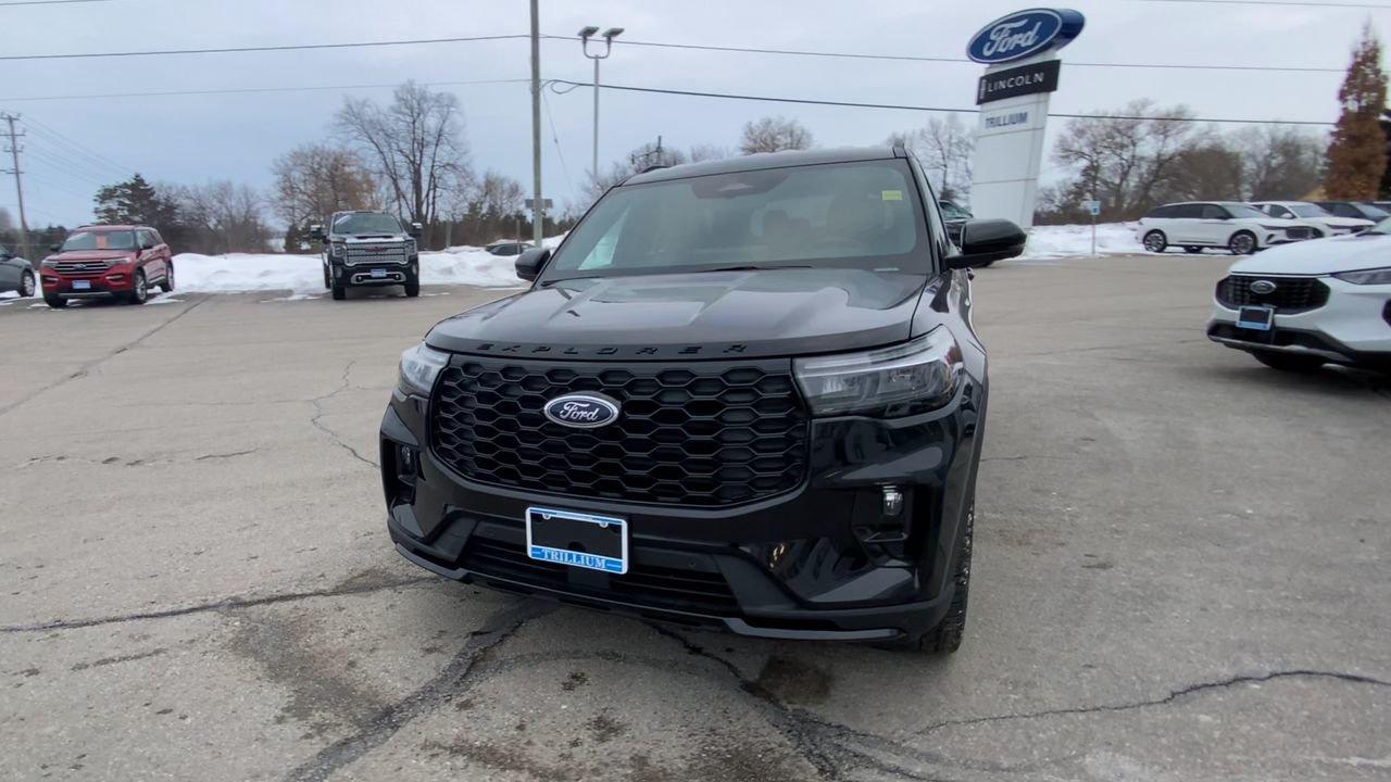 2026 Ford Explorer ST-Line Photo2