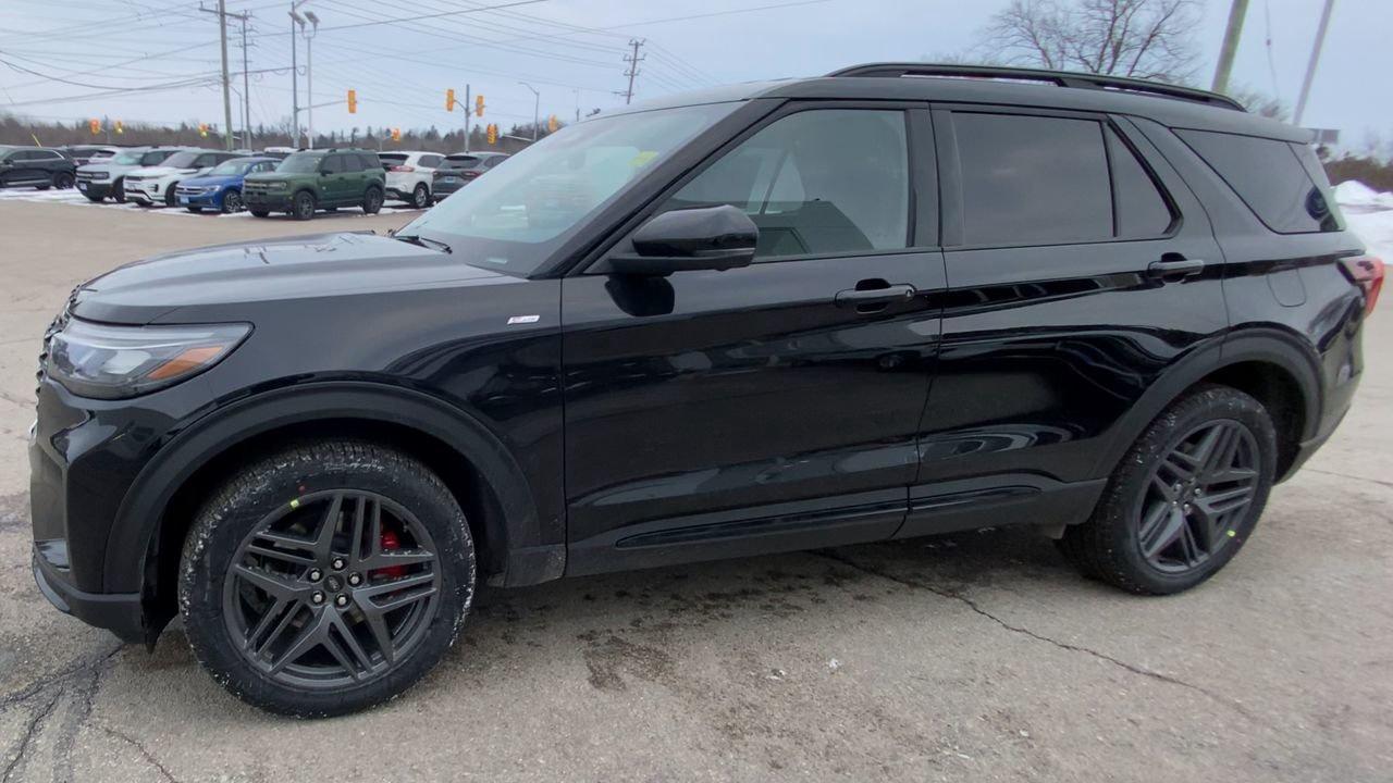 2026 Ford Explorer ST-Line Photo3