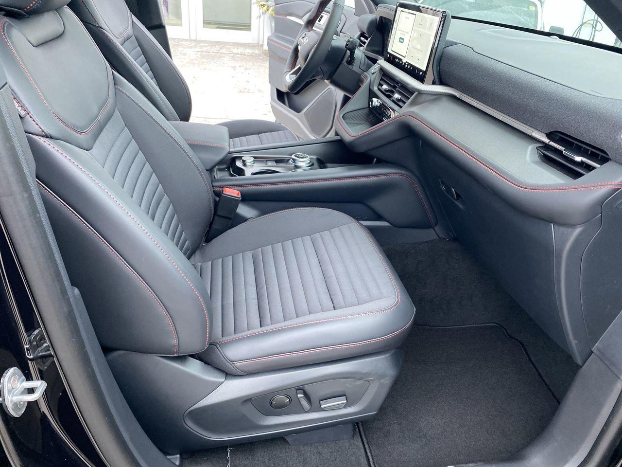 2026 Ford Explorer ST-Line Photo