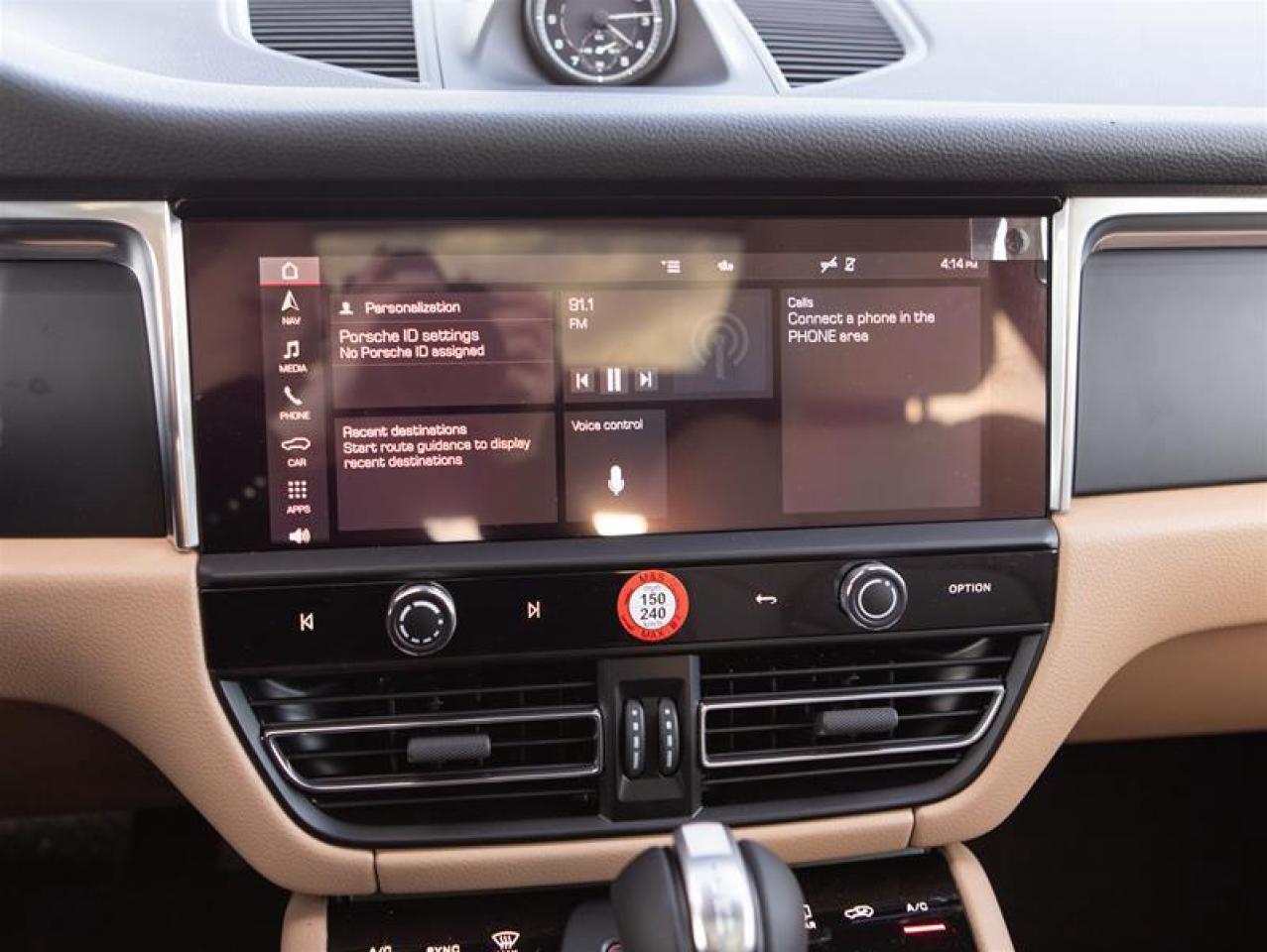 2026 Porsche Macan AWD Photo