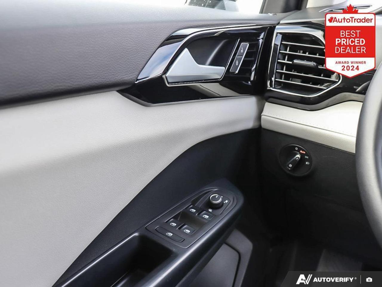 2025 Volkswagen Taos Trendline 4dr All-Wheel Drive 4MOTION Photo