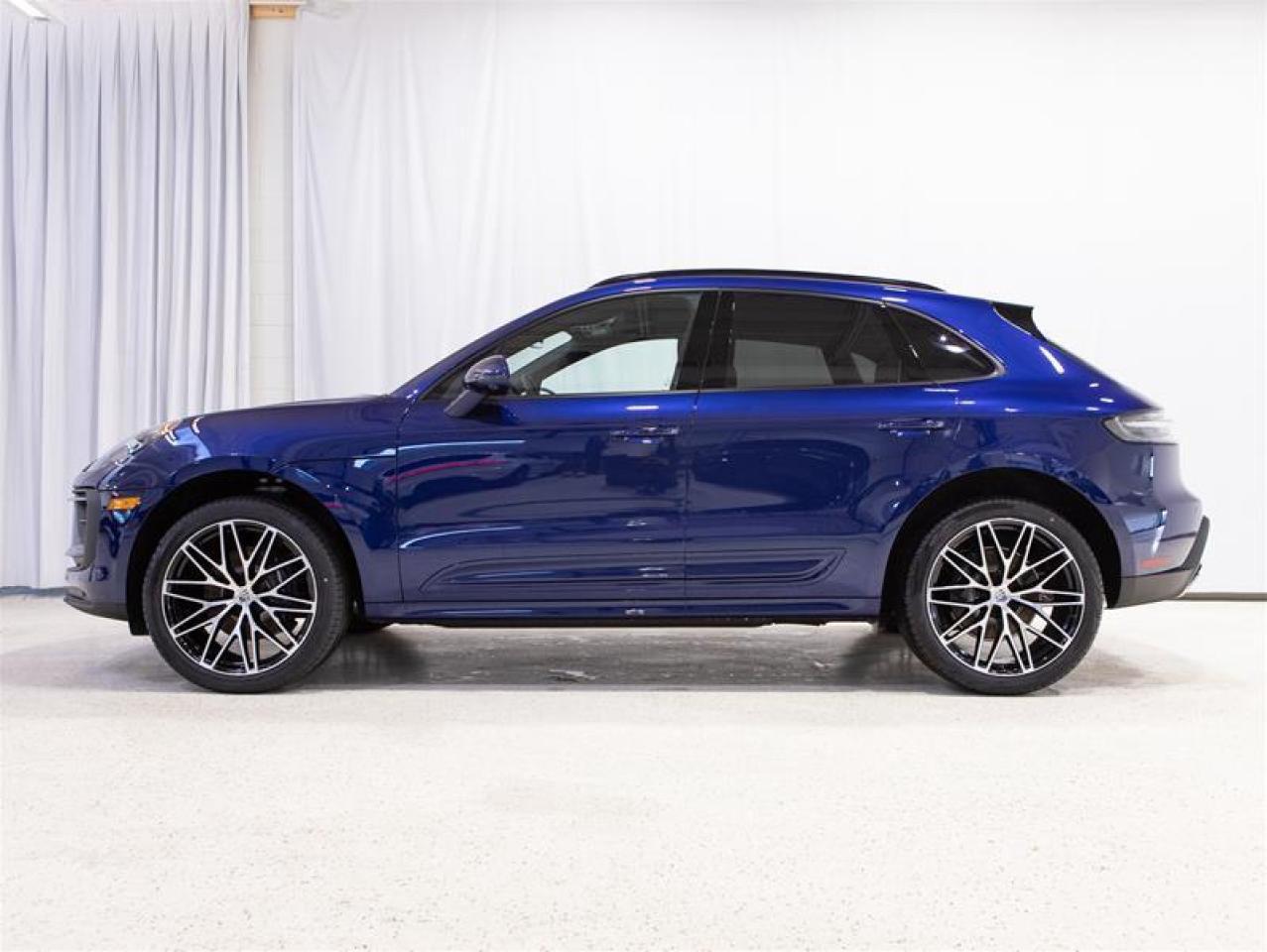 2026 Porsche Macan AWD Photo4