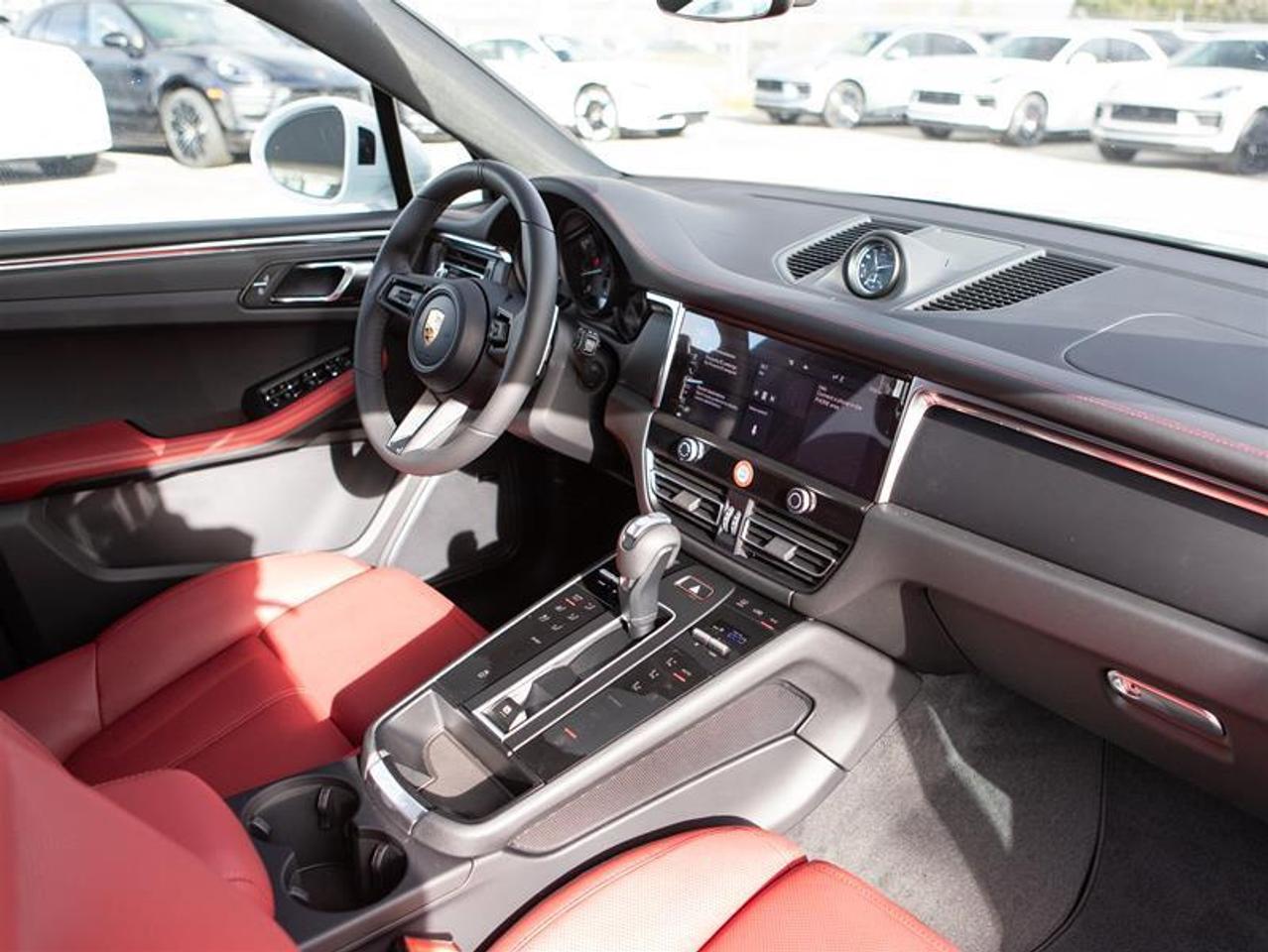 2026 Porsche Macan AWD Photo