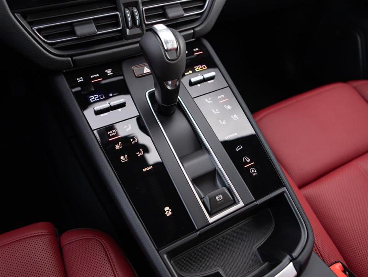 2026 Porsche Macan AWD Photo