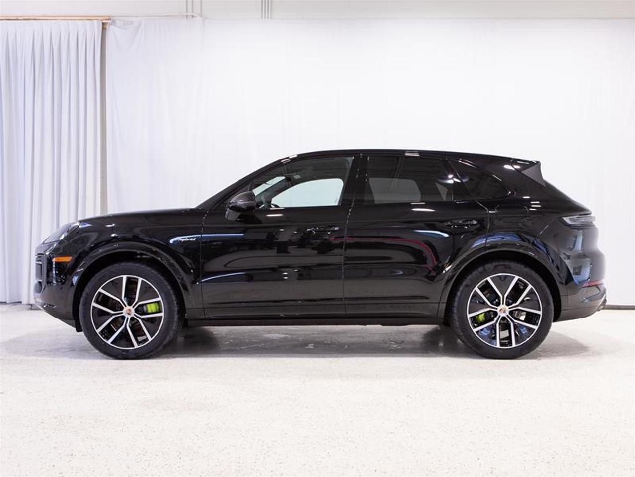 2026 Porsche Cayenne e-Hybrid AWD Photo