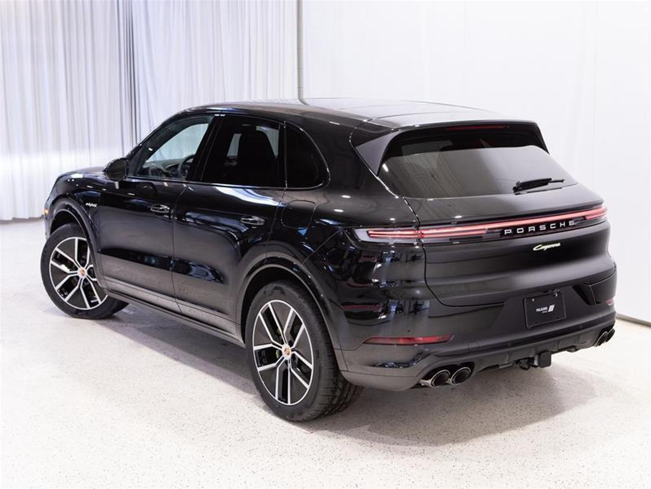 2026 Porsche Cayenne e-Hybrid AWD Photo
