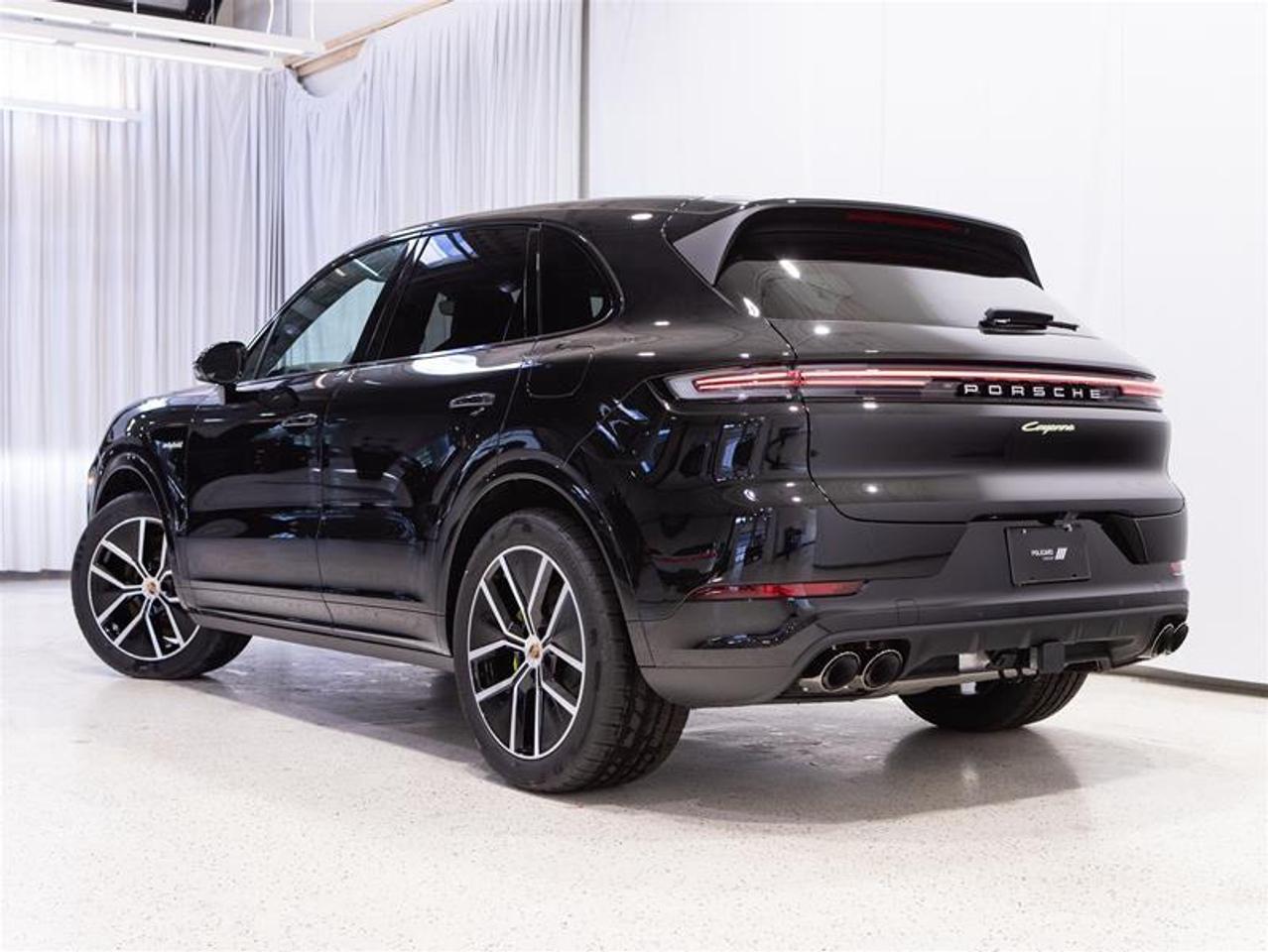 2026 Porsche Cayenne e-Hybrid AWD Photo2
