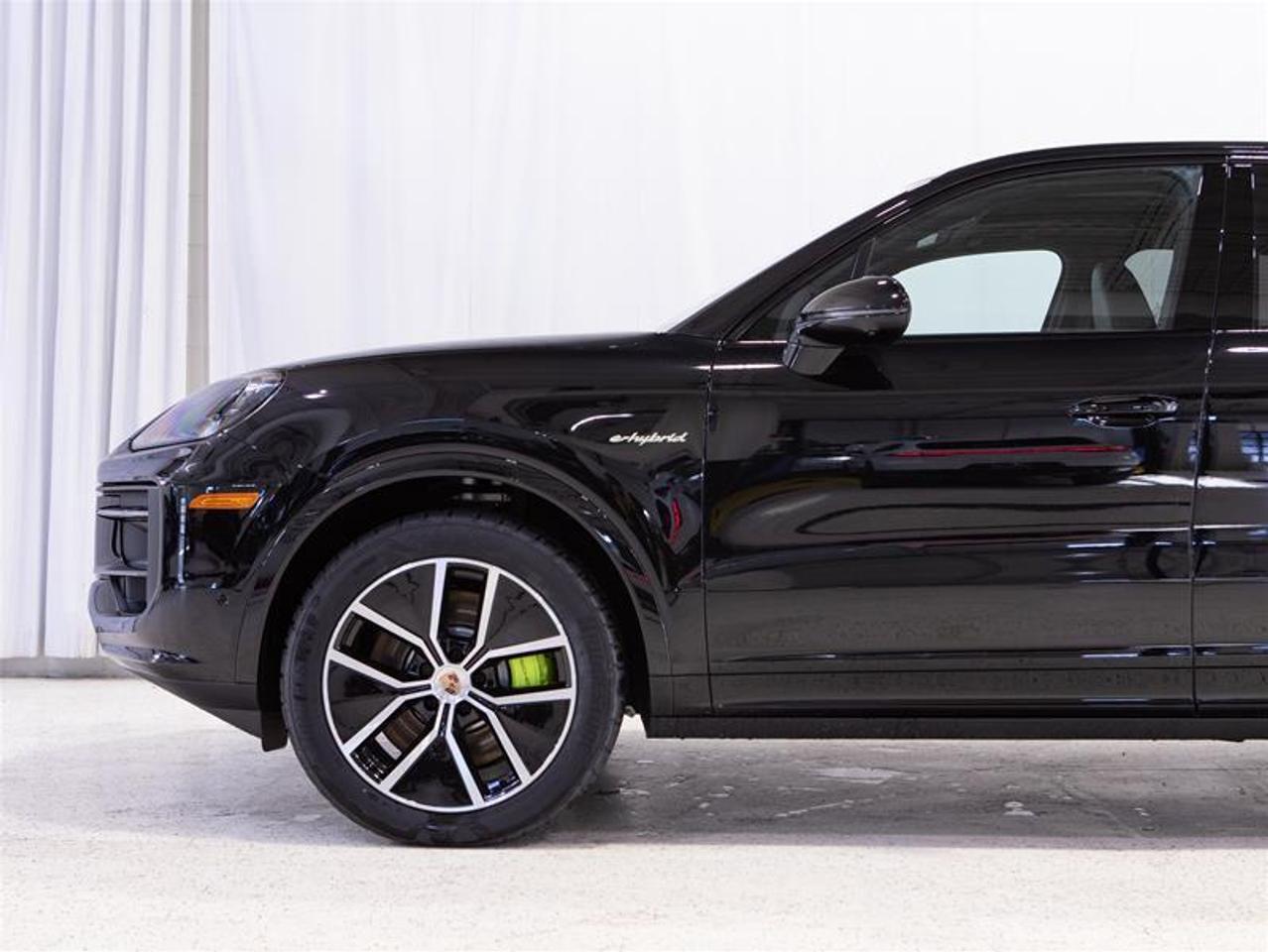 2026 Porsche Cayenne e-Hybrid AWD Photo