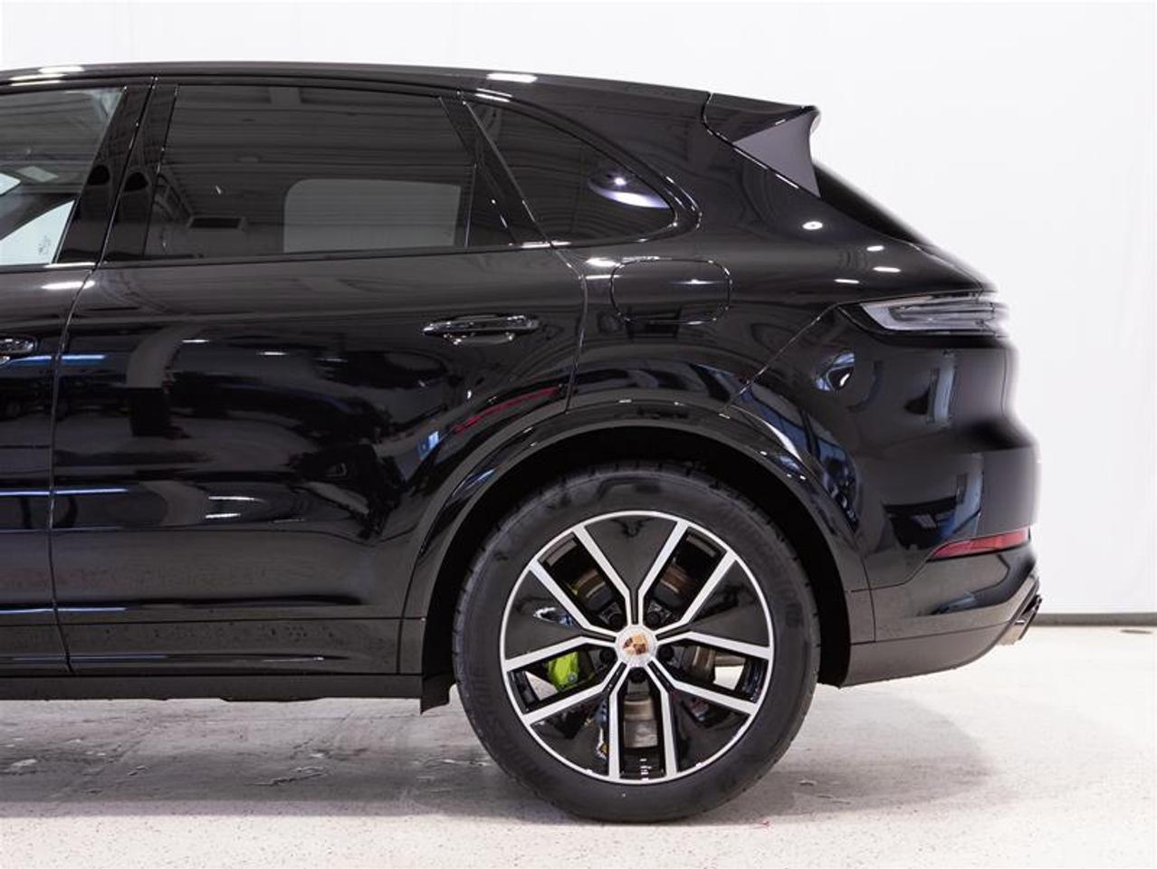 2026 Porsche Cayenne e-Hybrid AWD Photo