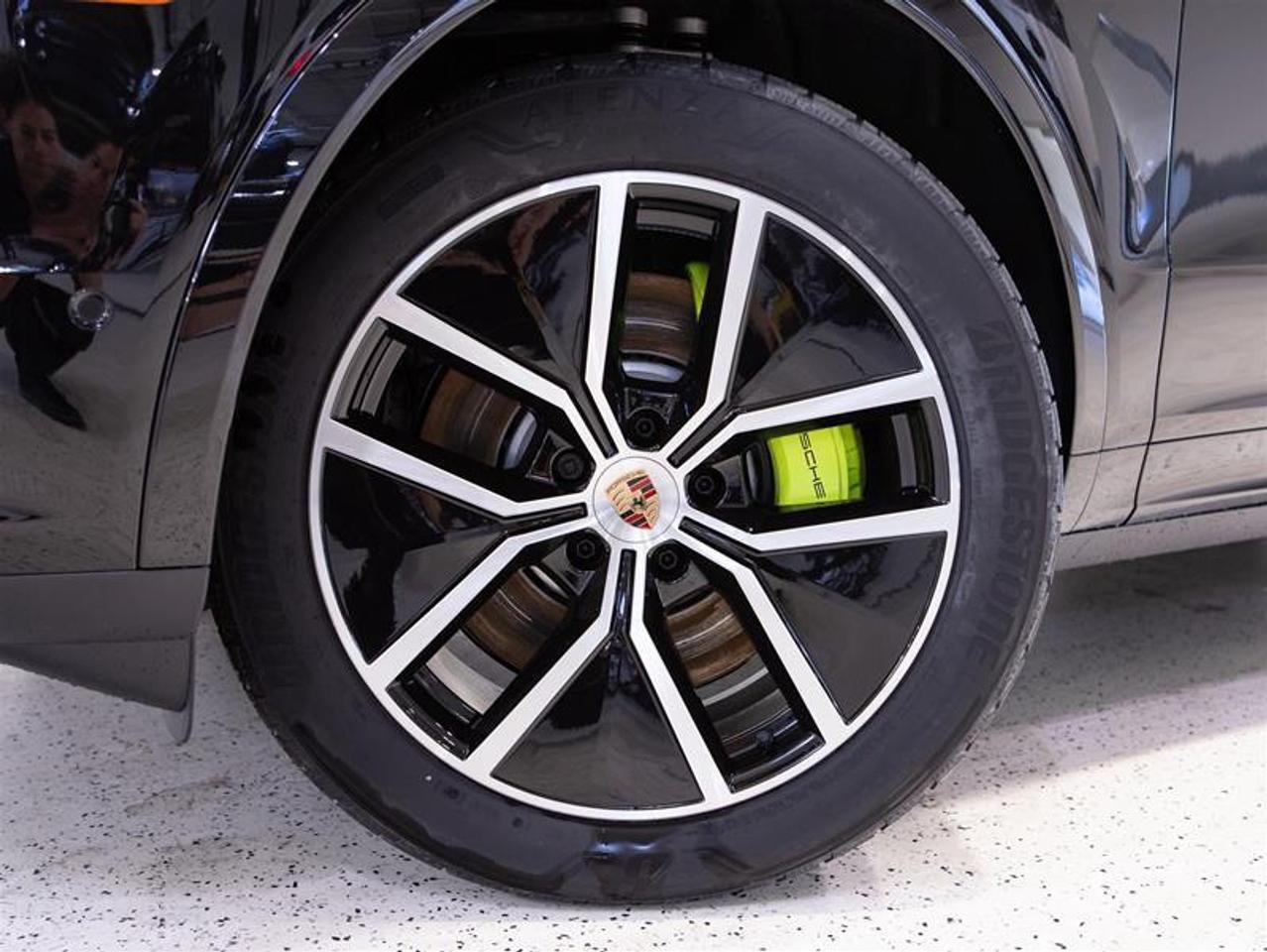2026 Porsche Cayenne e-Hybrid AWD Photo