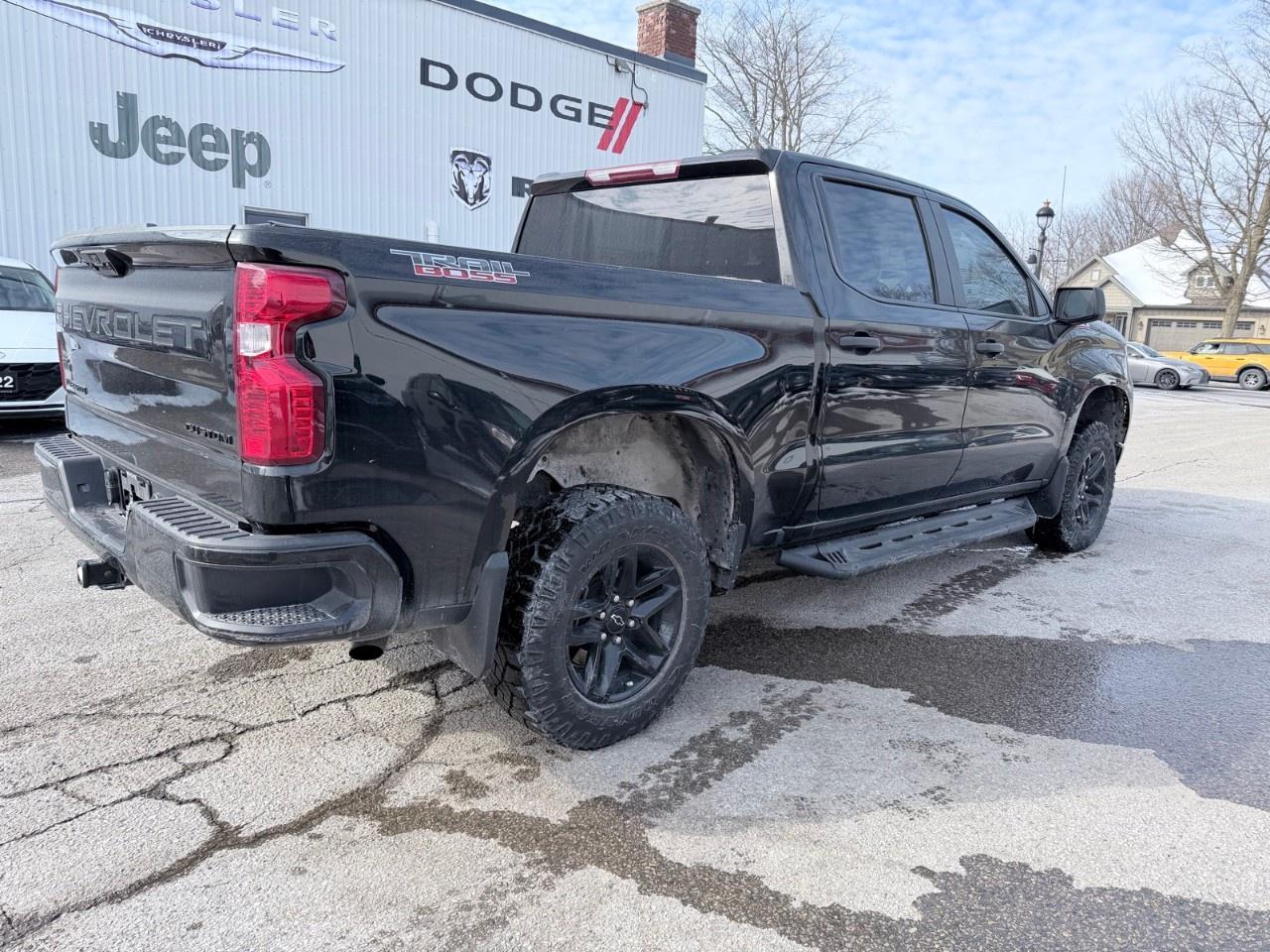 2023 Chevrolet Silverado 1500 Crew Cab Short Box 4-Wheel Drive Custom Trail Boss Photo4