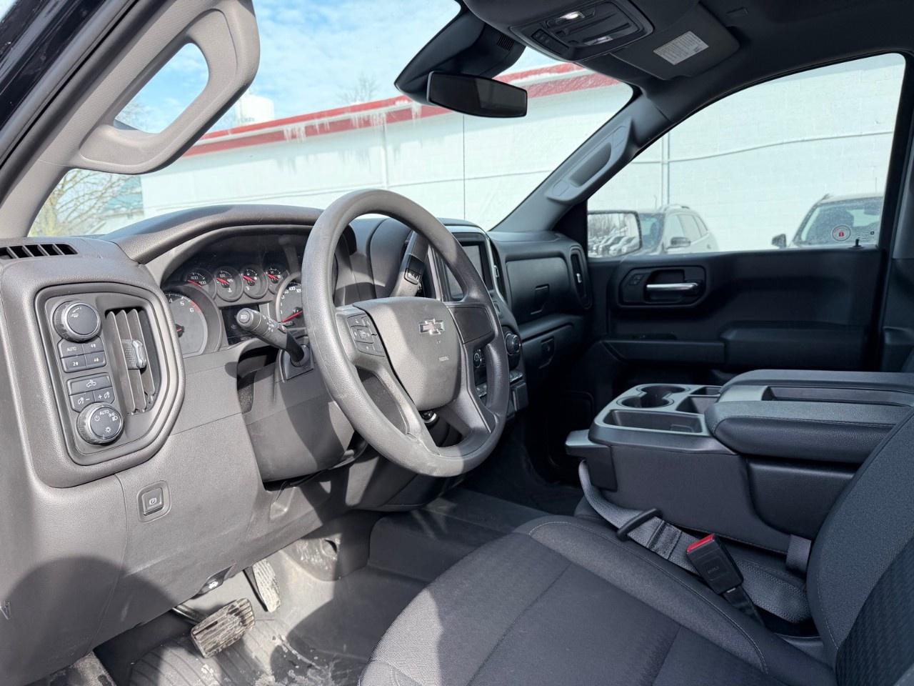 2023 Chevrolet Silverado 1500 Crew Cab Short Box 4-Wheel Drive Custom Trail Boss Photo